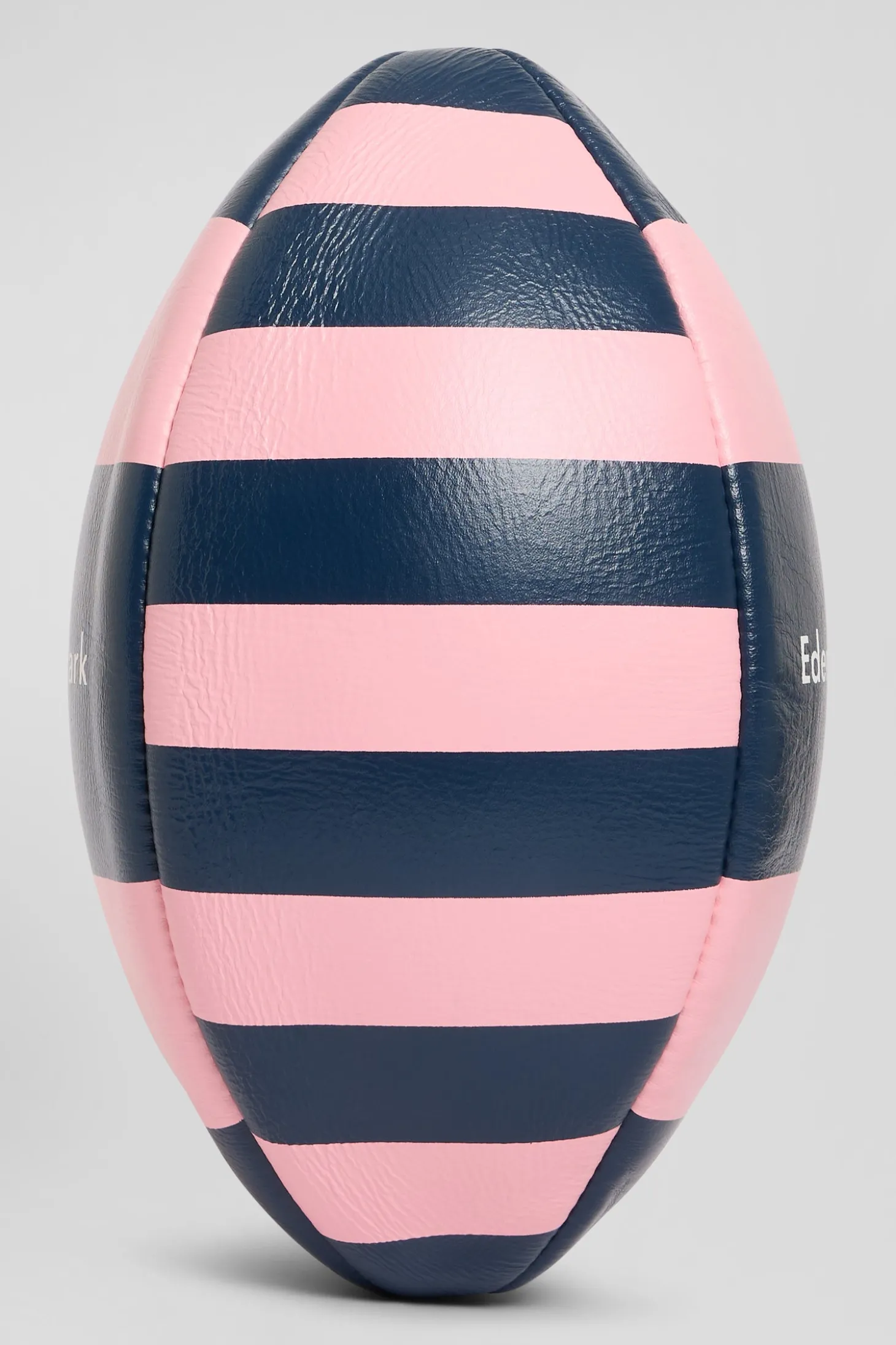Ballon de rugby en cuir rose à quartiers cerclés