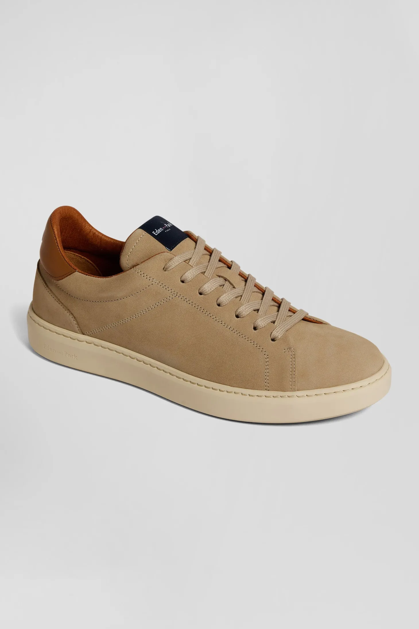 Baskets basses en cuir grainé beige