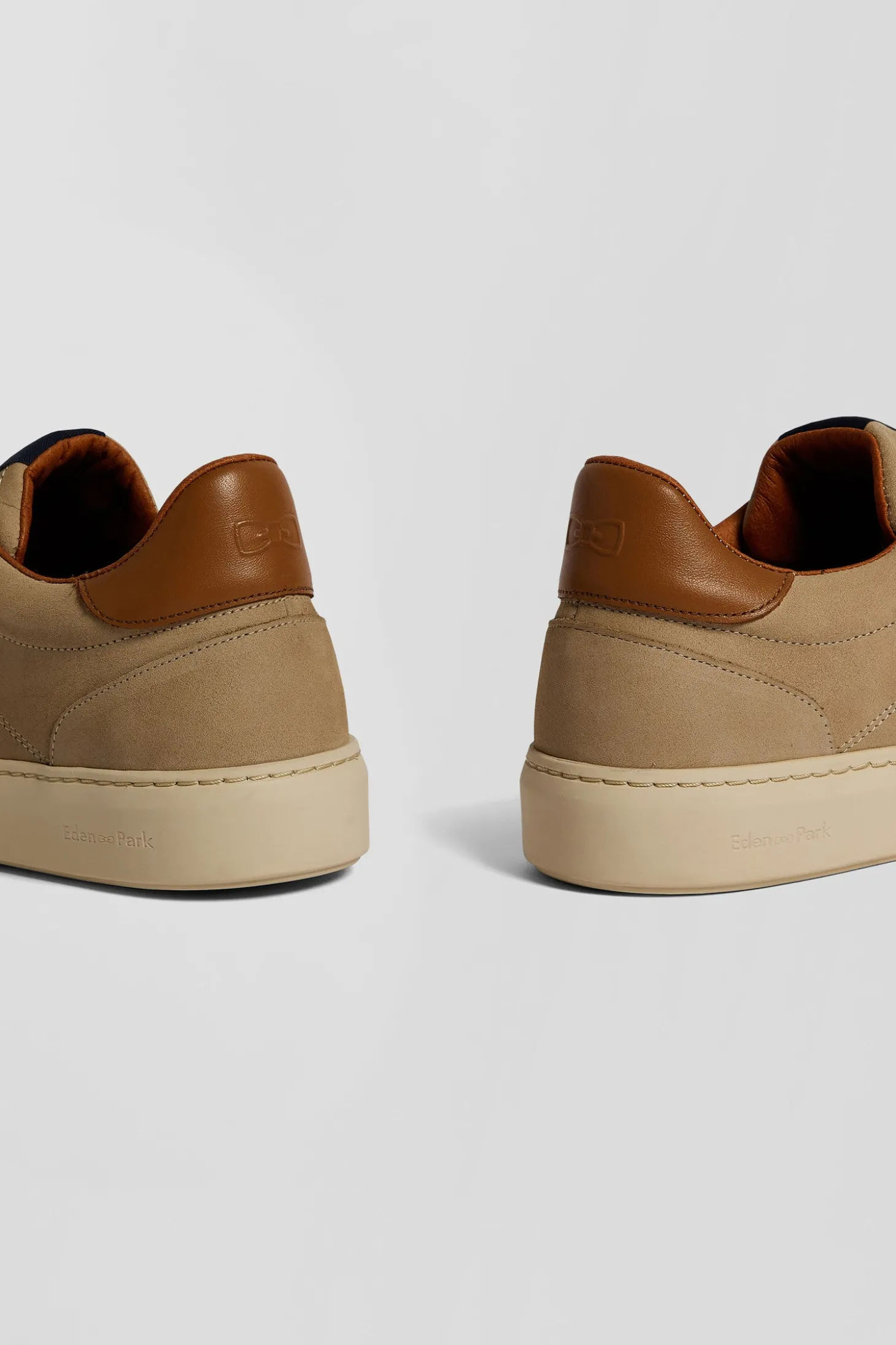Baskets basses en cuir grainé beige