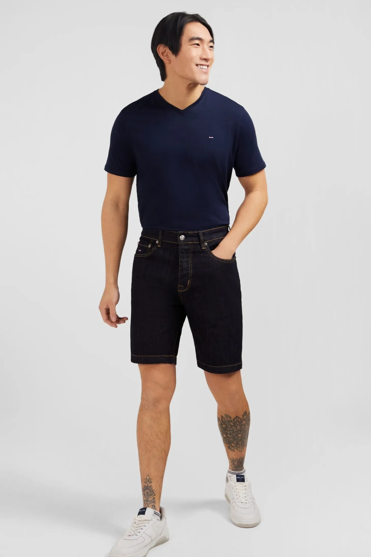 Bermuda bleu foncé en jean brut