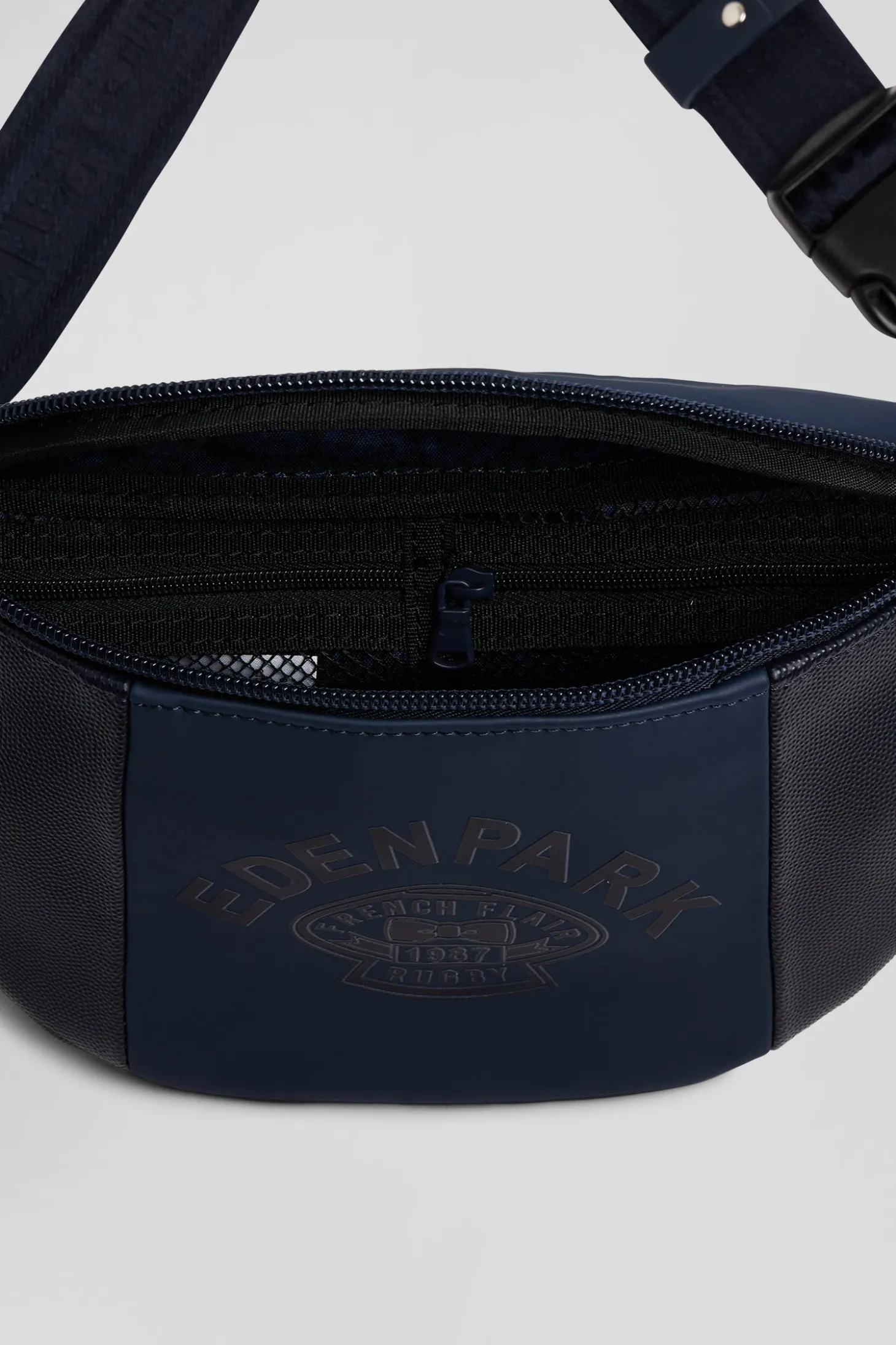 Besace banane bleu marine sérigraphie Eden Park