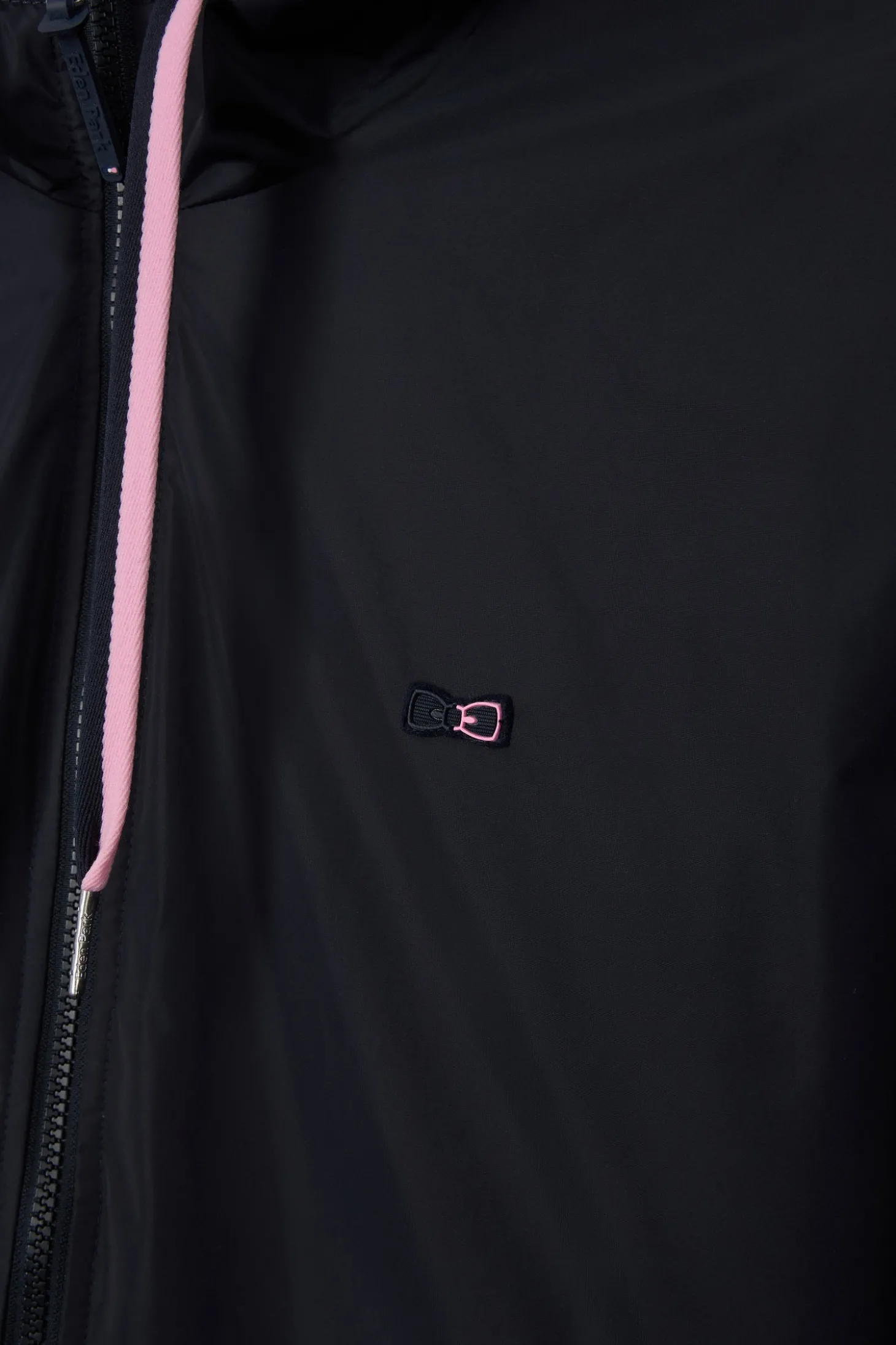 Blouson coupe-vent à capuche bleu marine