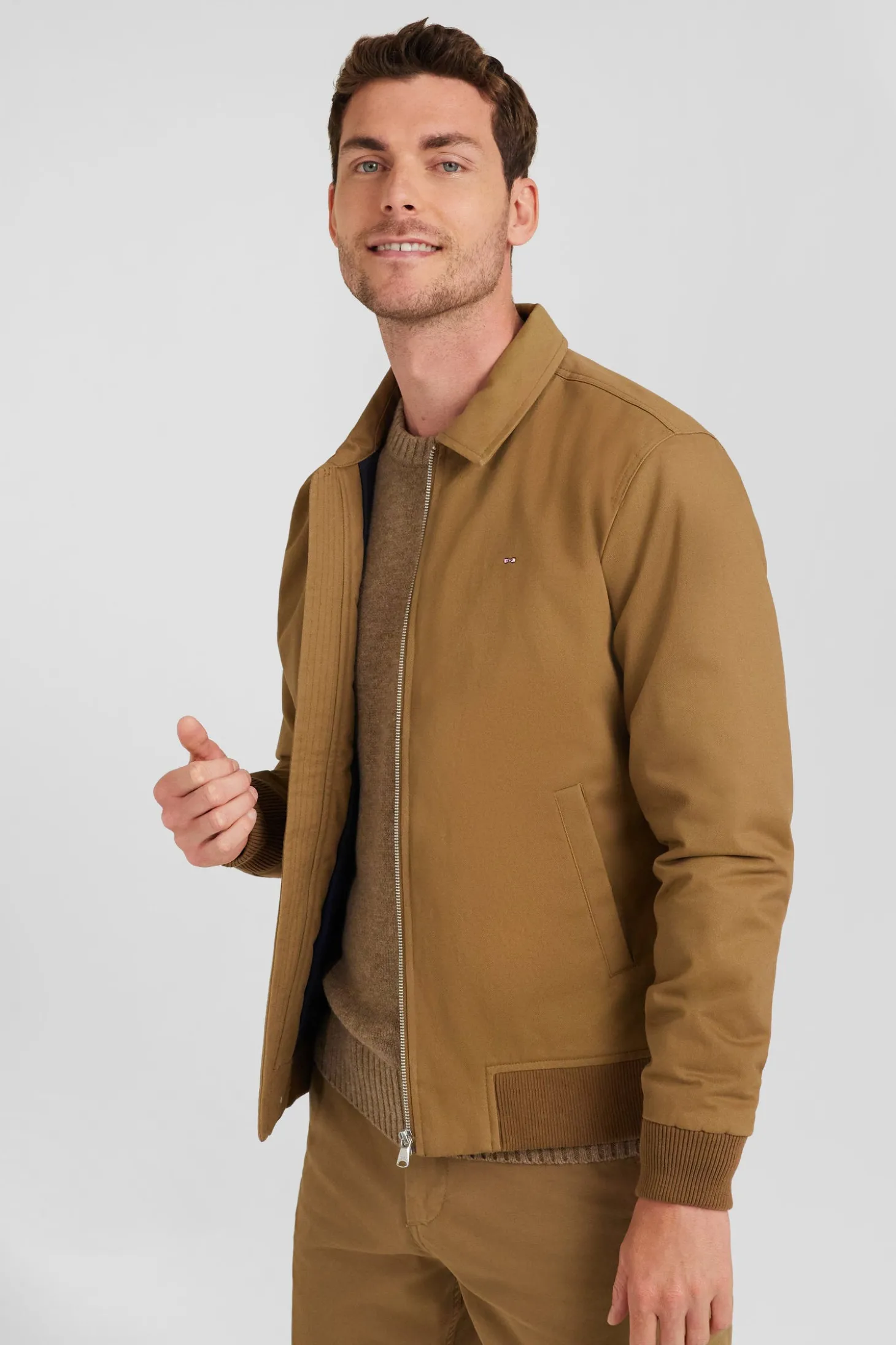 Blouson zippé à col chemise en gabardine de coton camel