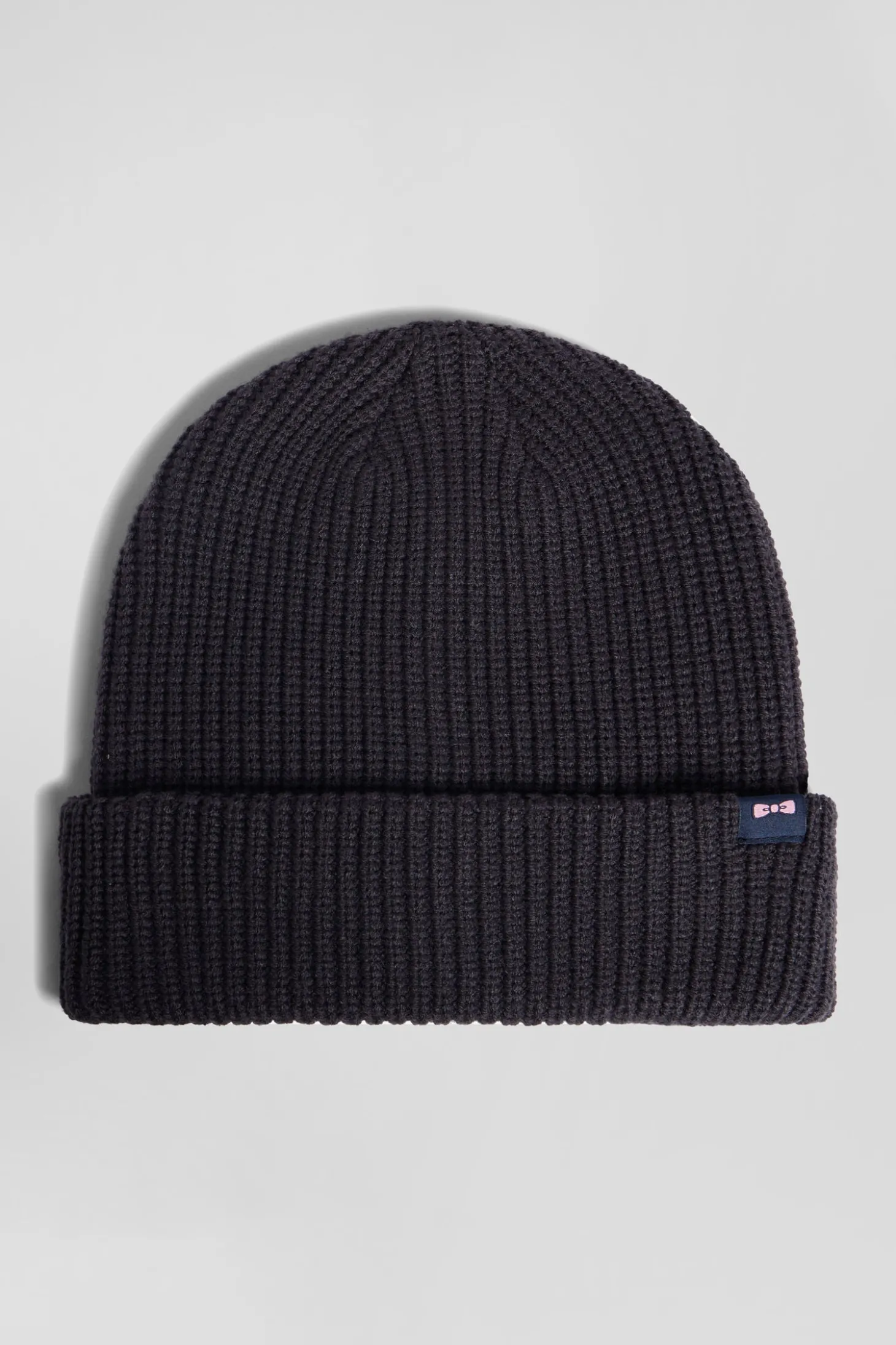 Bonnet en maille bleu marine broderie nœud papillon