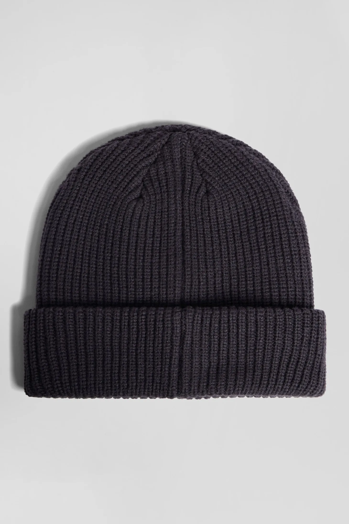 Bonnet en maille bleu marine broderie nœud papillon
