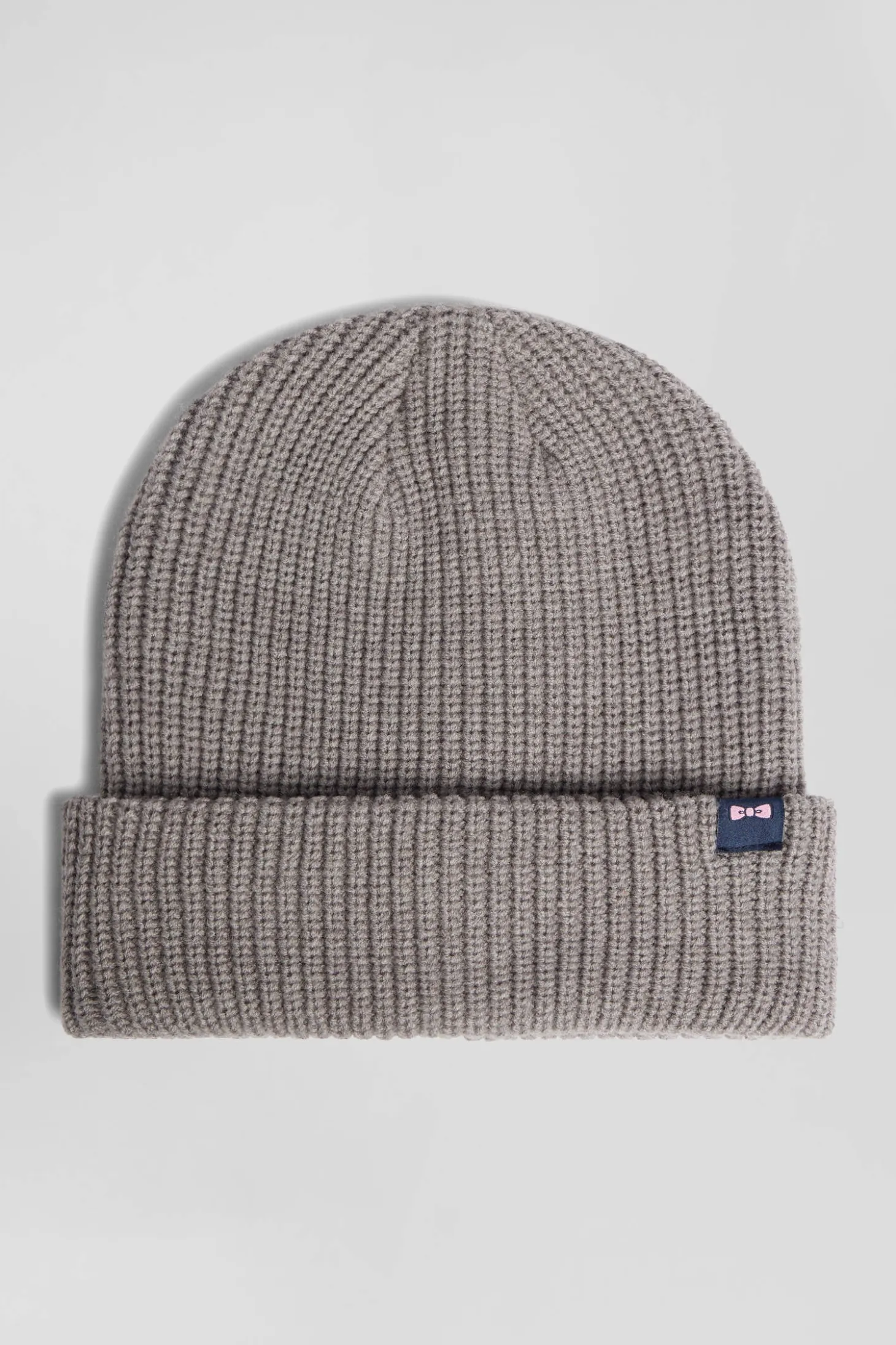 Bonnet en maille gris chiné broderie nœud papillon