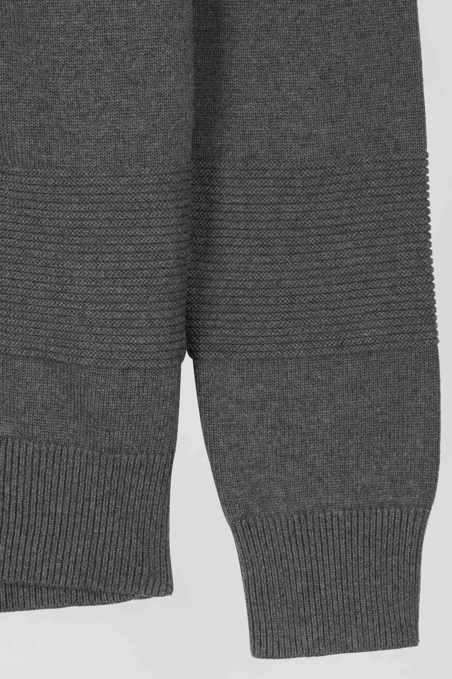 Cardigan zippé en coton uni gris à jeu de maille