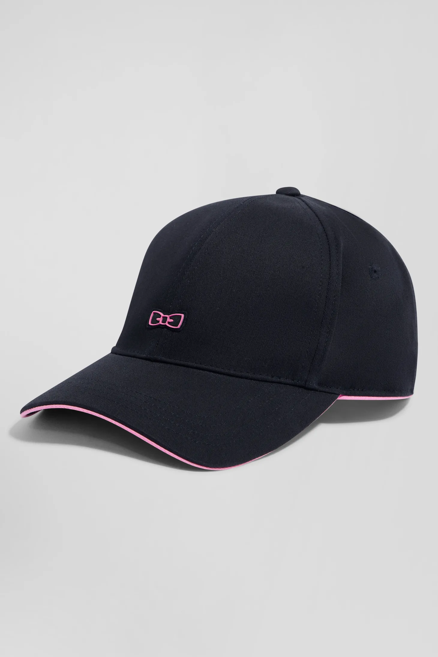 Casquette en coton bleu marine badge nœud papillon passepoil rose