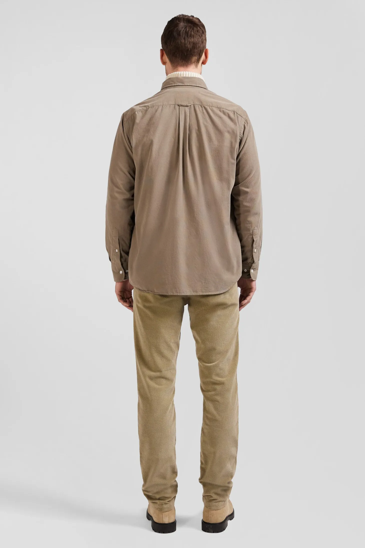 Chemise en coton uni beige col boutonné et poche poitrine coupe Regular