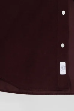 Chemise en coton uni bordeaux col boutonné et poche poitrine coupe Regular