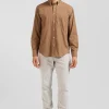 Chemise en coton uni camel col boutonné et poche poitrine coupe Regular