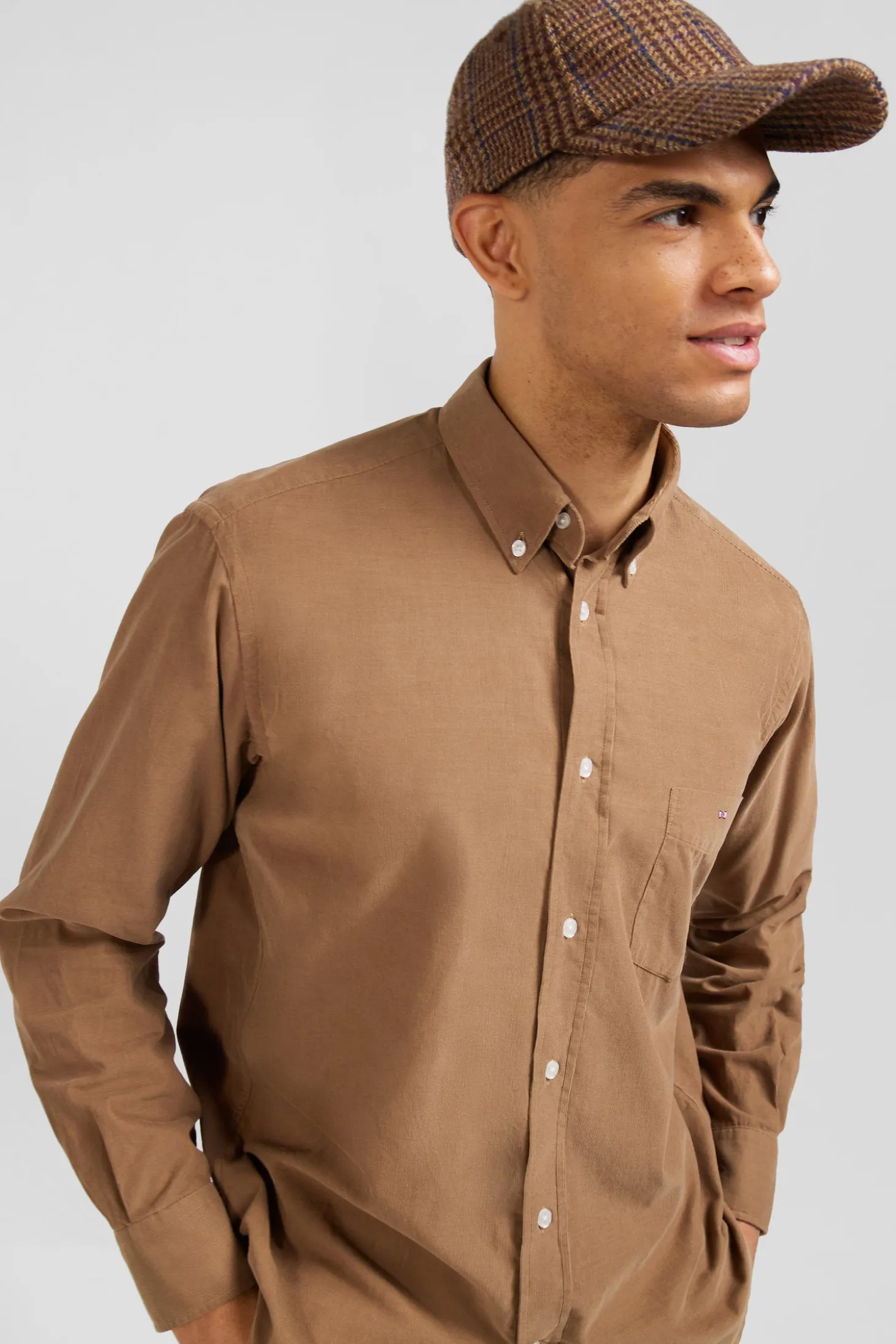 Chemise en coton uni camel col boutonné et poche poitrine coupe Regular