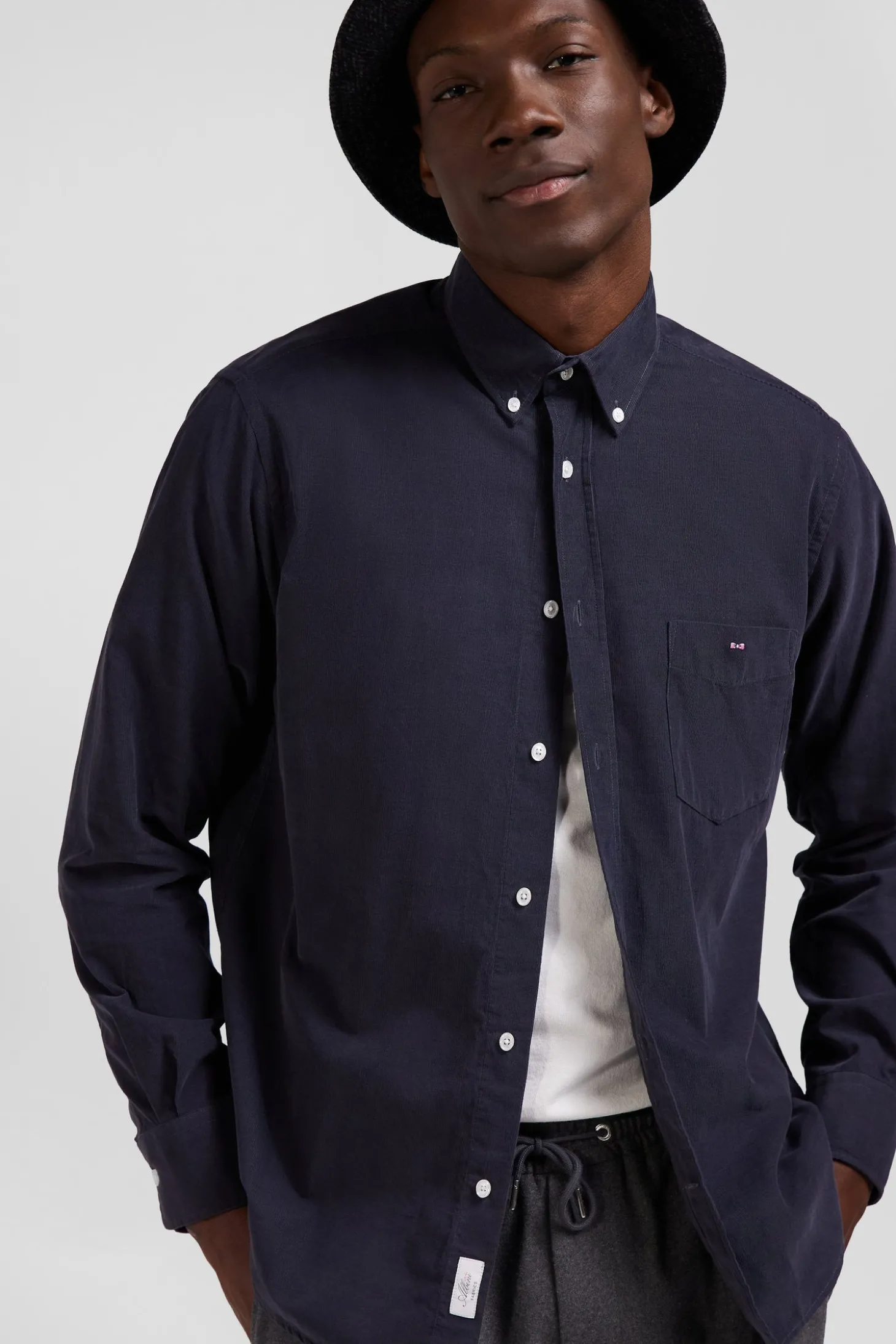 Chemise en coton uni gris anthracite col boutonné et poche poitrine coupe Regular