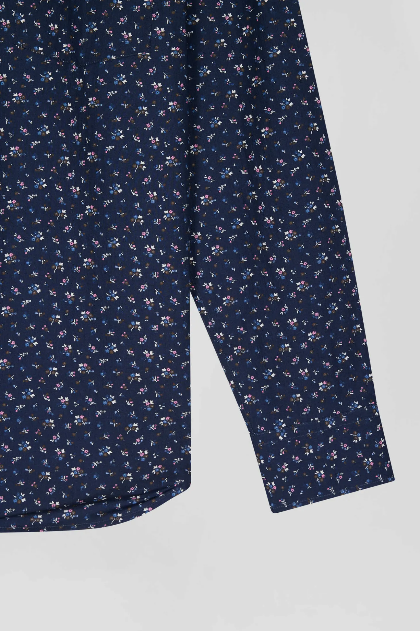 Chemise en popeline de coton bleu marine à microimprimé fleurs coupe Regular
