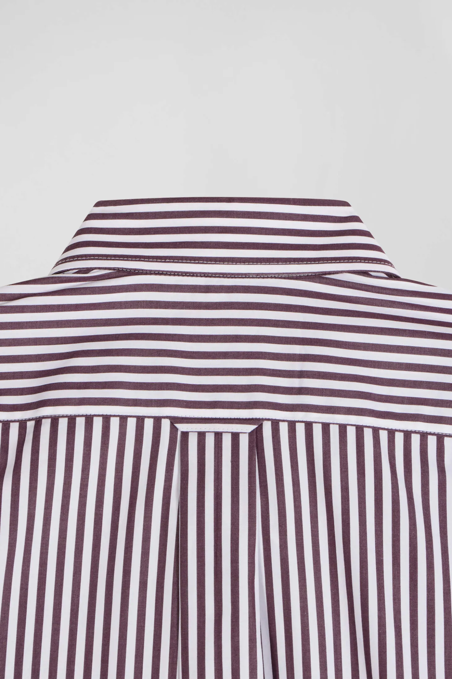 Chemise en popeline de coton rayée bordeaux coupe Regular