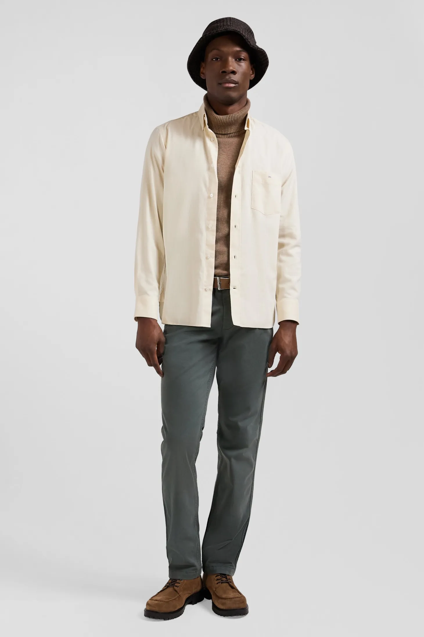 Chemise en twill de coton unie beige col à pointes boutonnées coupe Regular