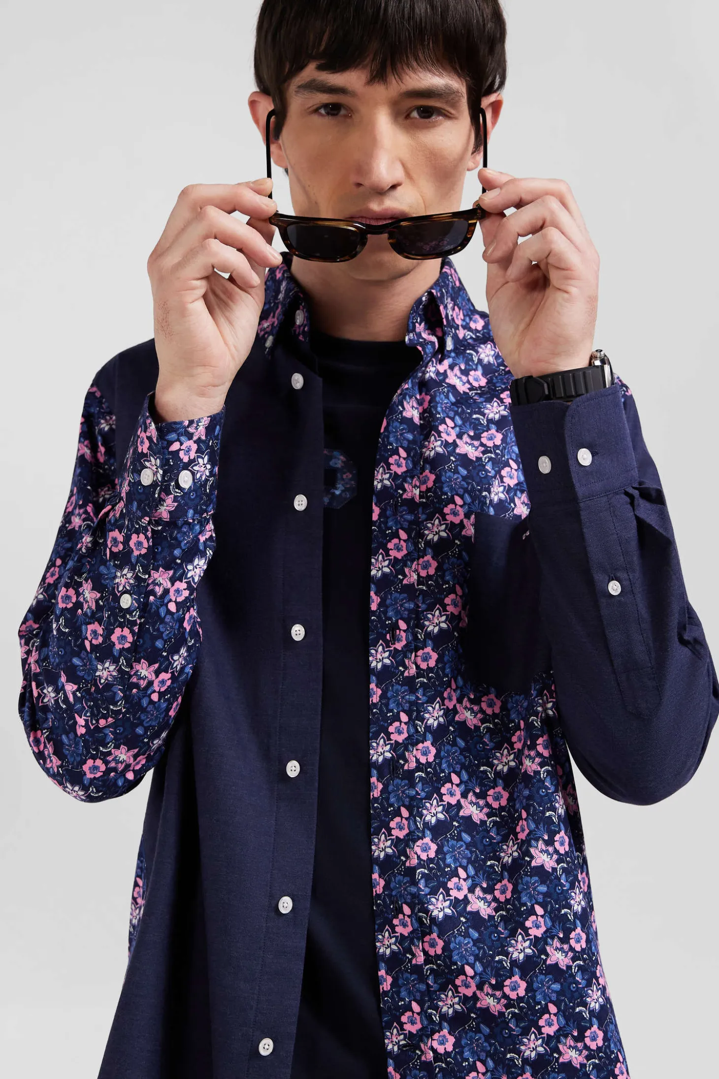 Chemise en twill de coton bleu marine et microimprimé fleurs coupe Regular