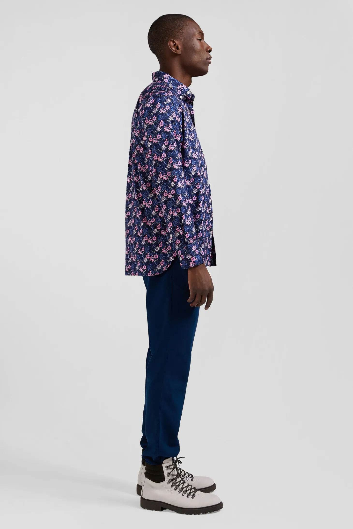 Chemise en twill de coton marine à imprimé fleurs roses coupe Regular