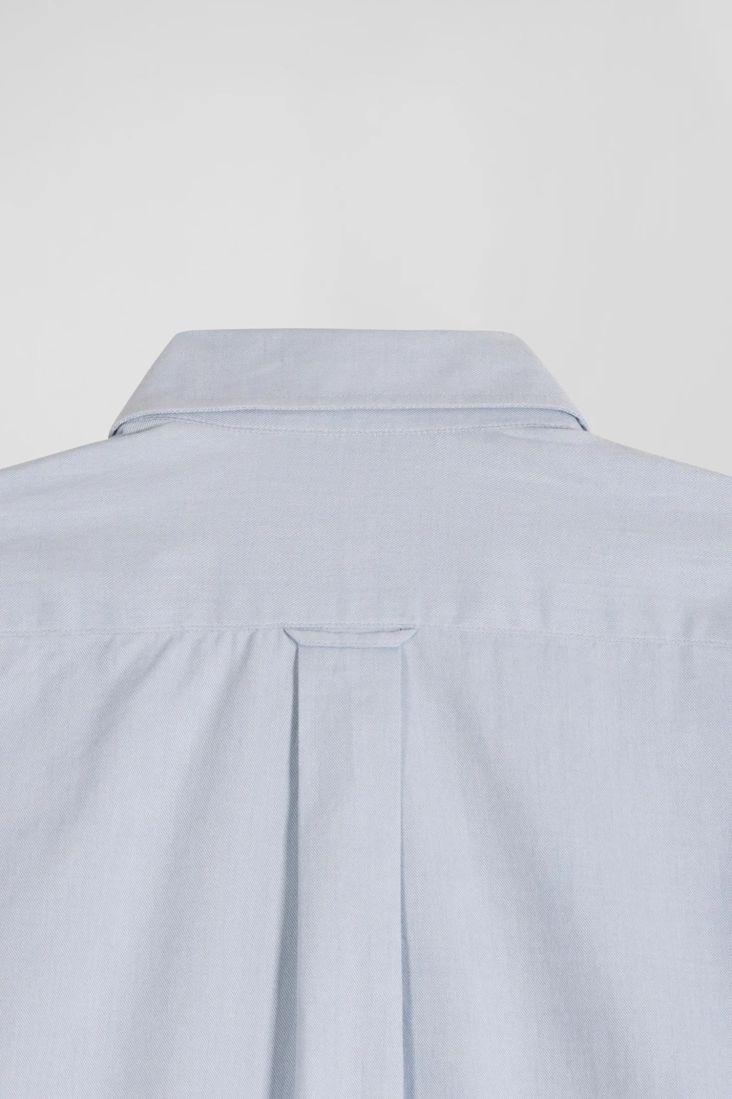 Chemise en twill de coton unie ciel col à pointes boutonnées coupe Regular