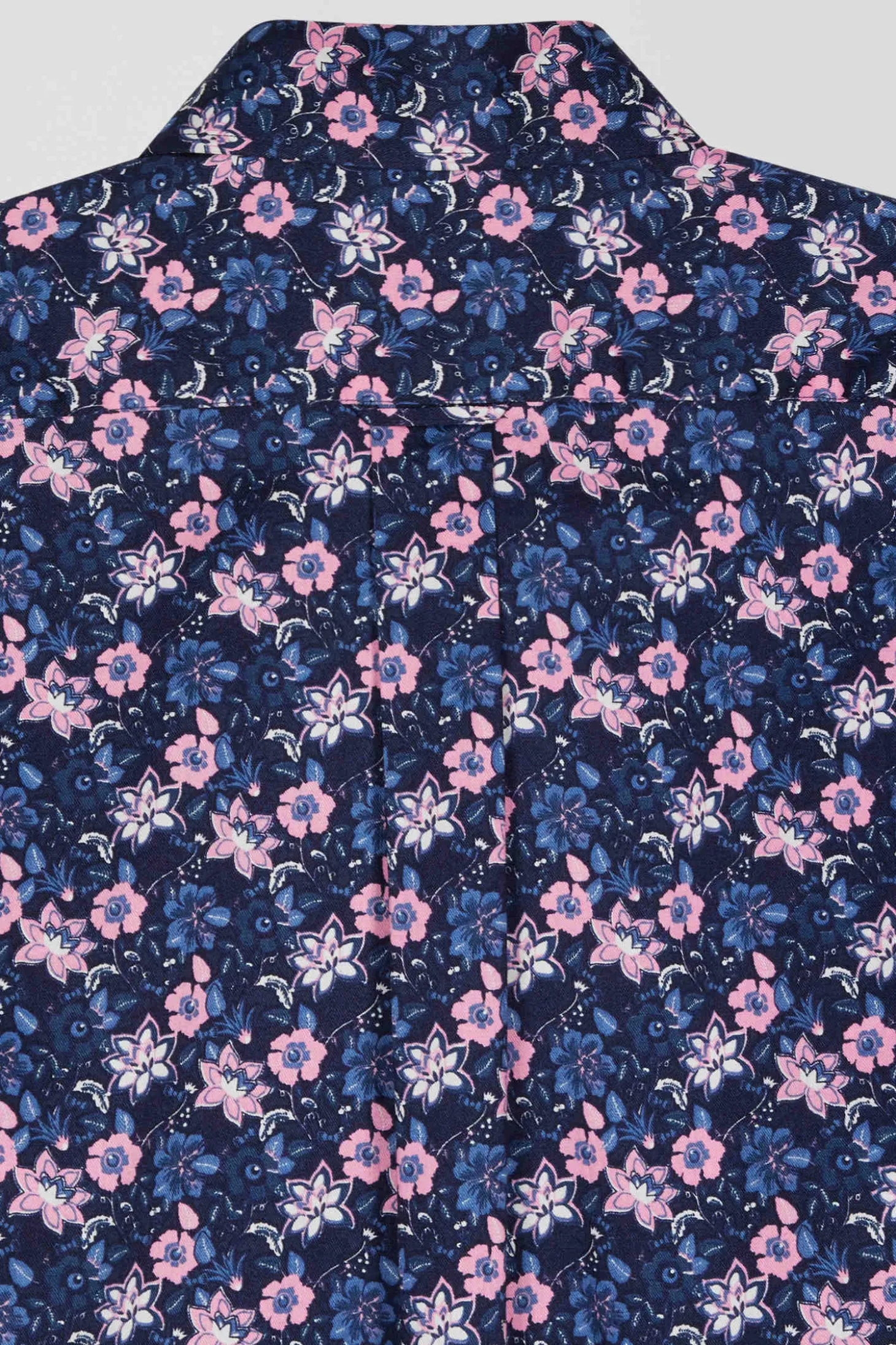 Chemise en twill de coton marine à imprimé fleurs roses coupe Regular