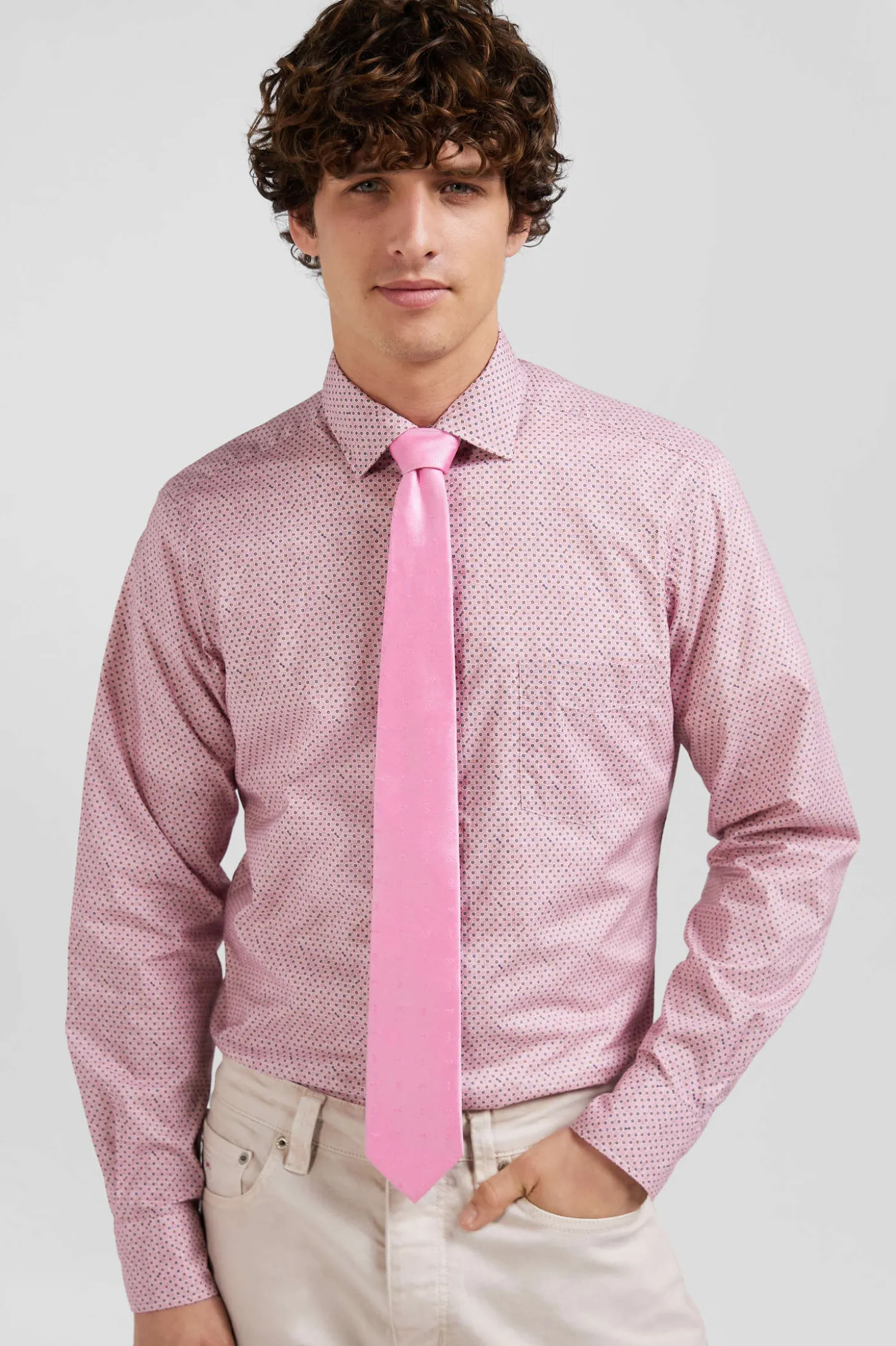 Cravate en soie rose unie