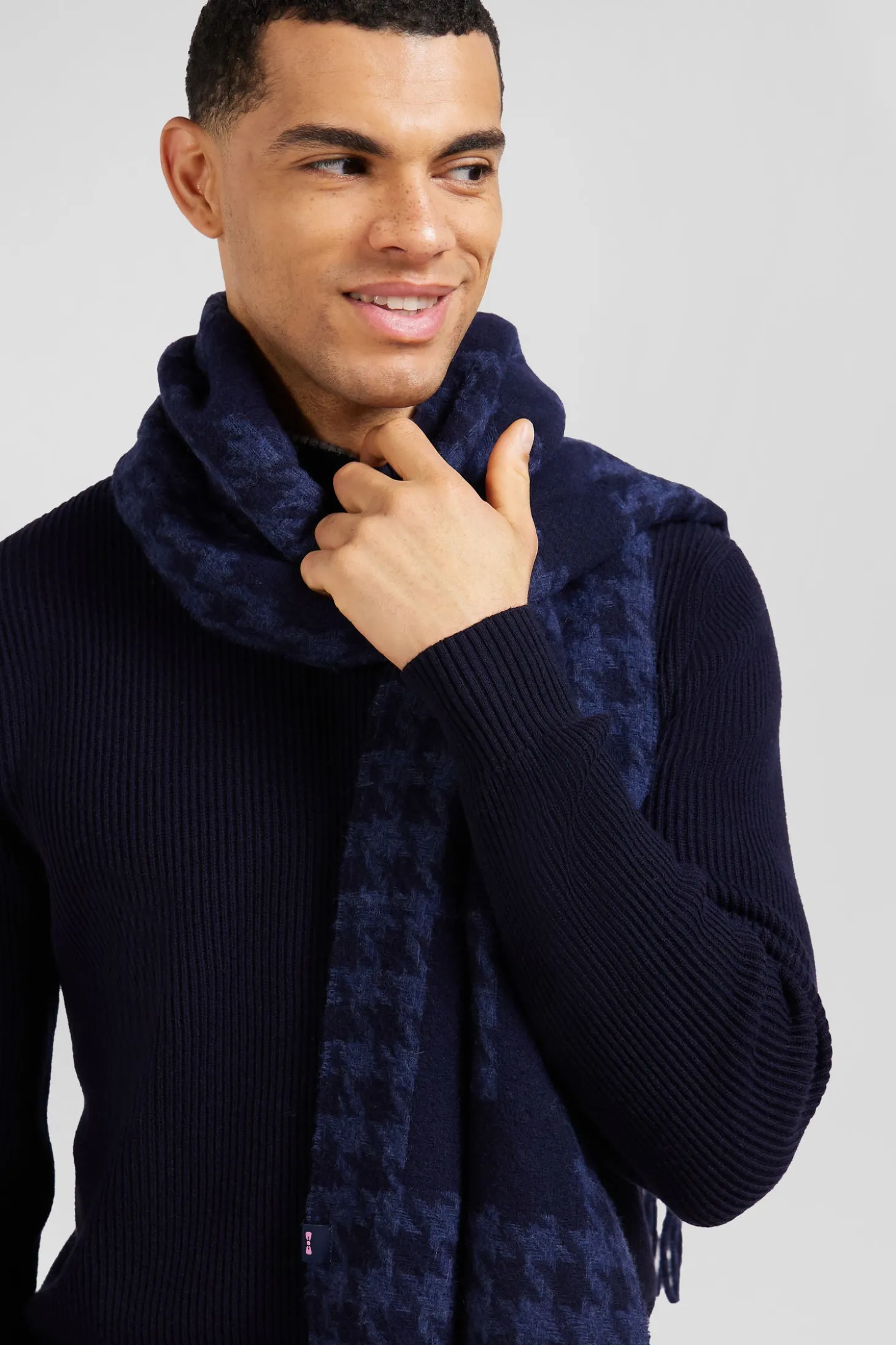 Echarpe en laine mélangée bleu marine lettrage jacquard Eden Park