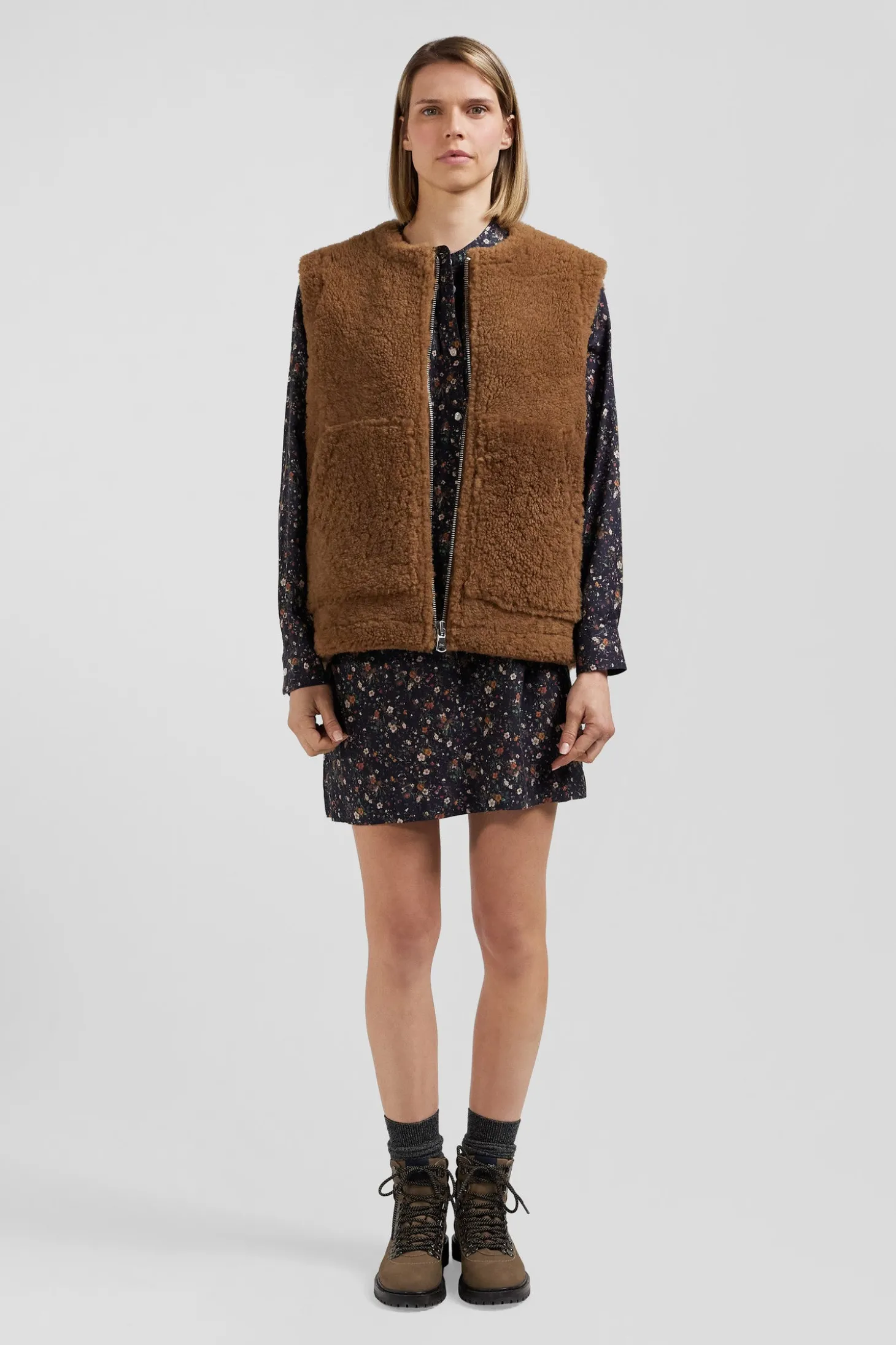 Gilet sans manches zippé en peau retournée camel coupe Relaxed