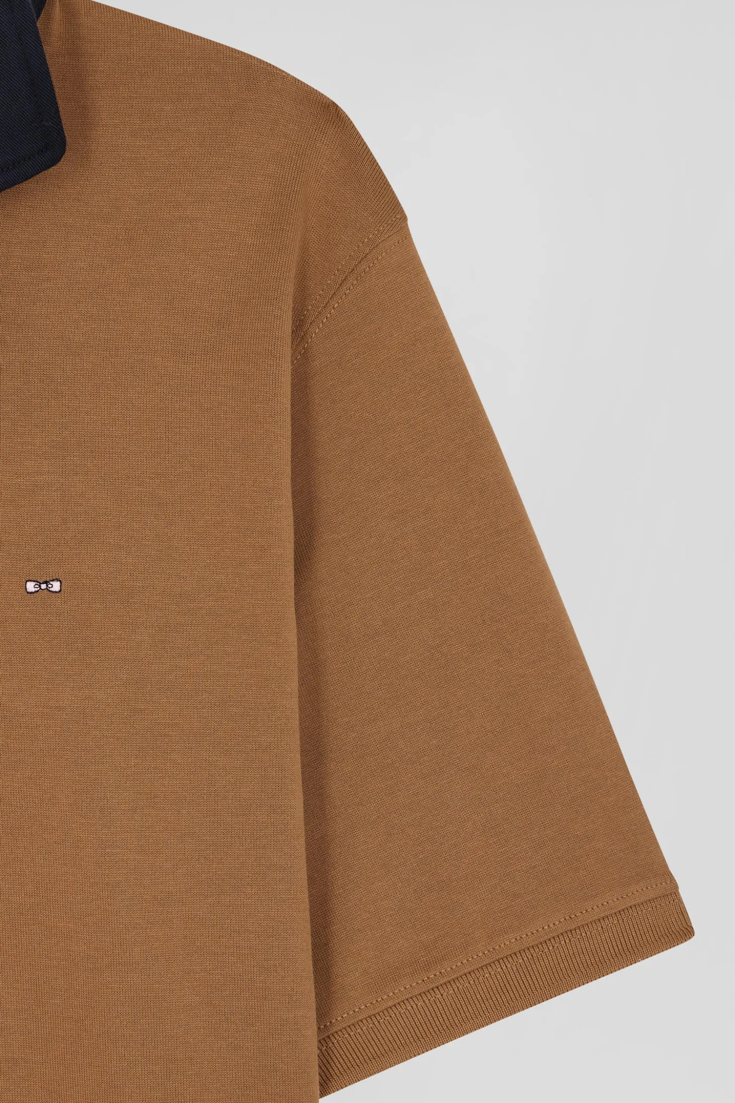 Maillot en coton camel col contrasté coupe Regular