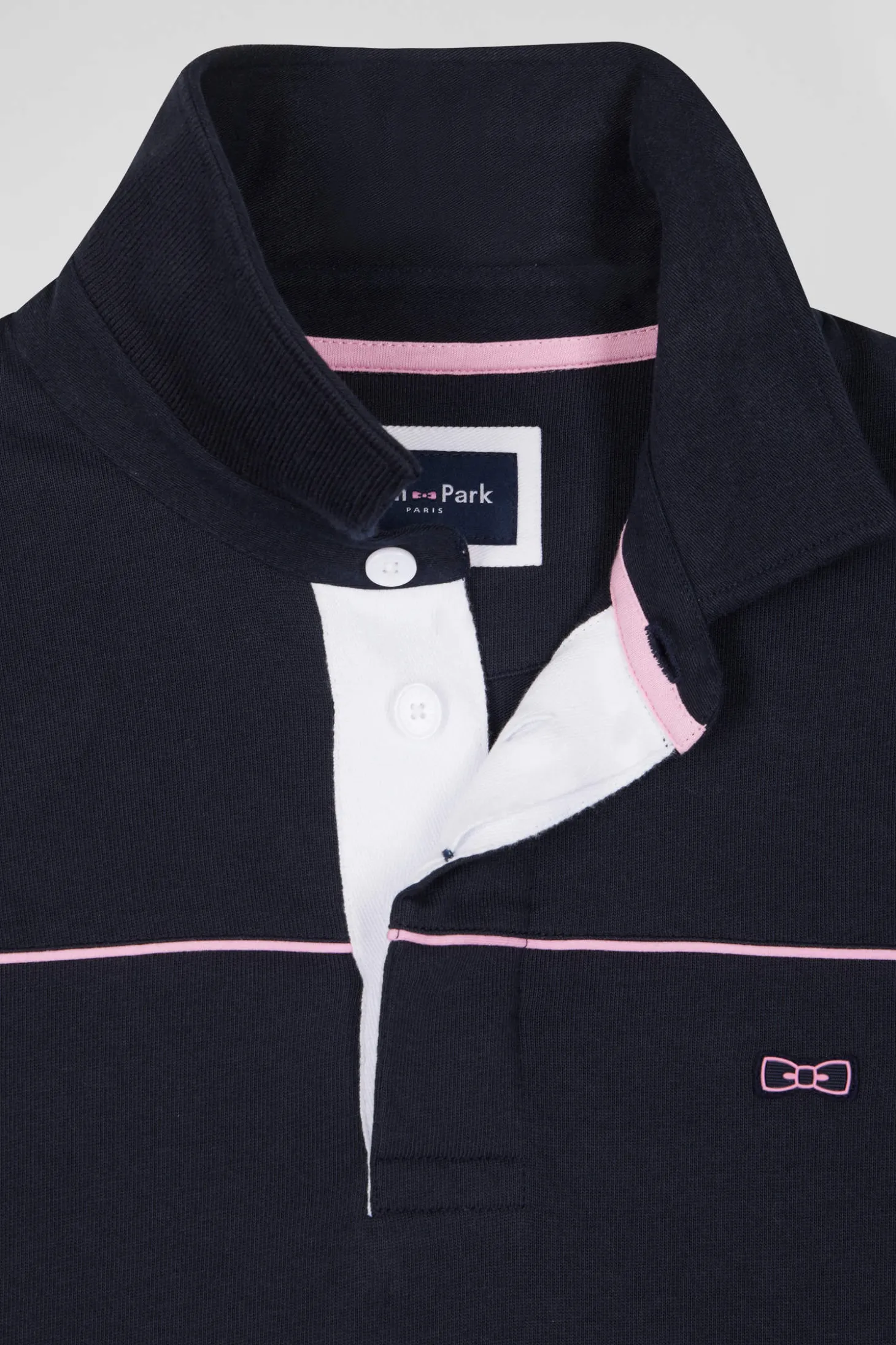 Maillot manches longues en coton bleu marine passepoil rose broderie Eden Park coupe Regular