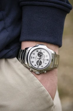 Montre à quartz chronographe en acier argenté