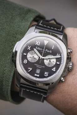Montre à quartz chronographe en cuir noir