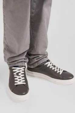 Paire de baskets basses en cuir gris anthracite