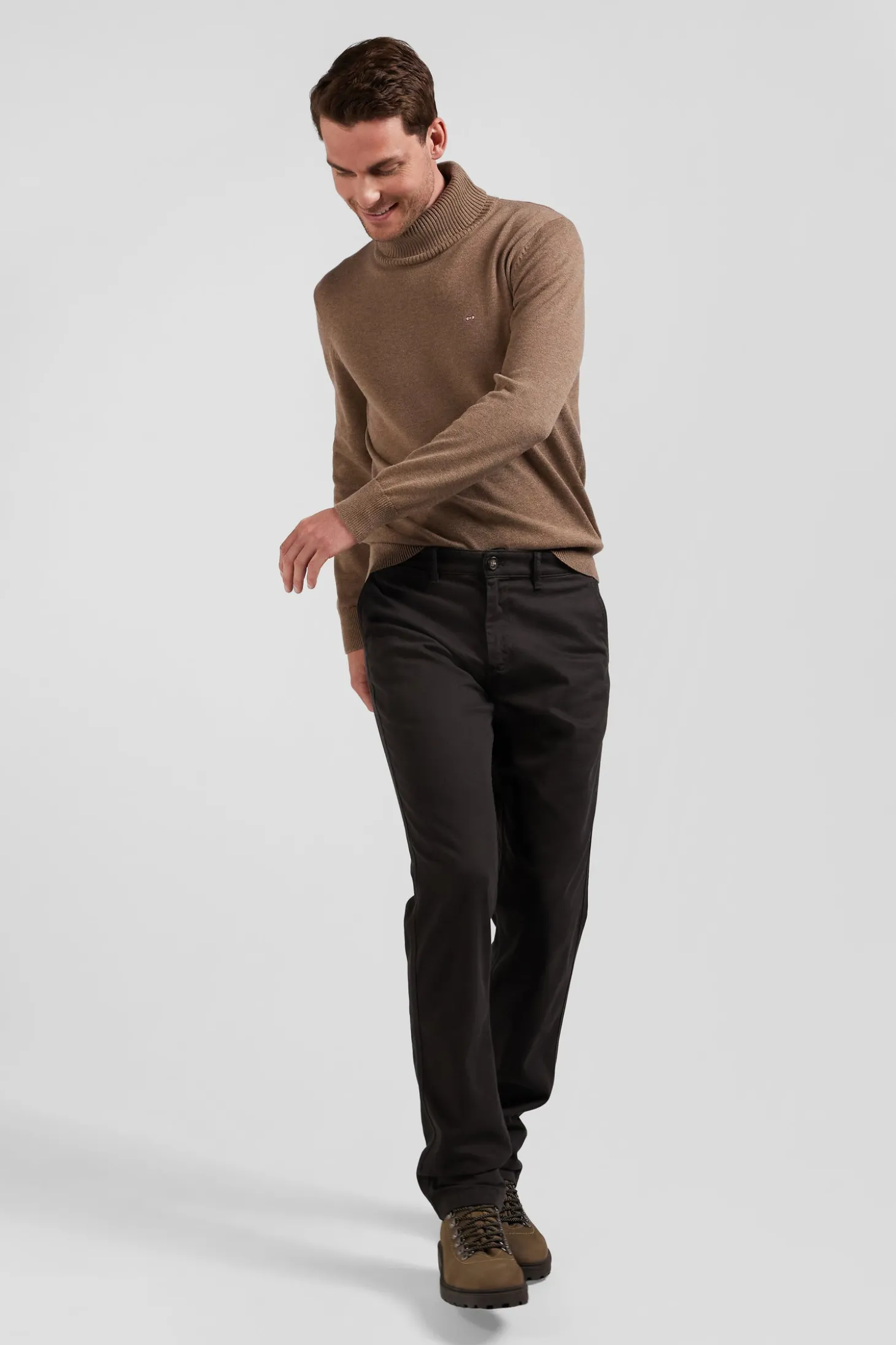 Pantalon chino en piqué de coton stretch et modal brun coupe Regular