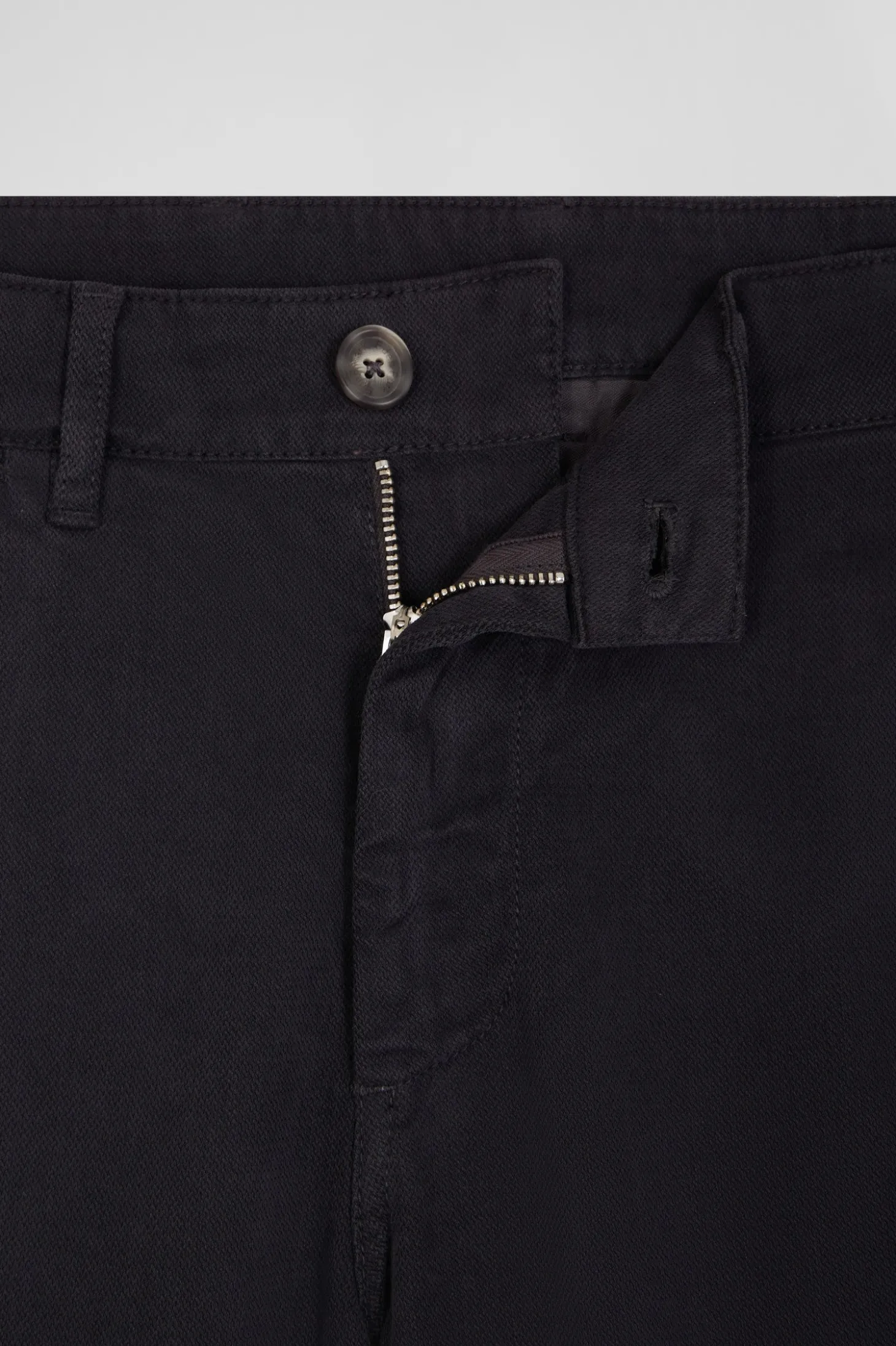 Pantalon chino en piqué de coton stretch et modal gris coupe Regular