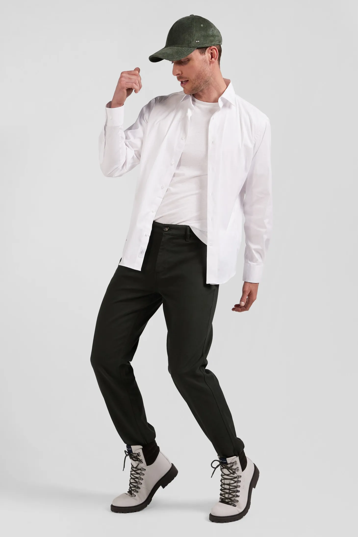 Pantalon chino en piqué de coton stretch et modal kaki coupe Regular