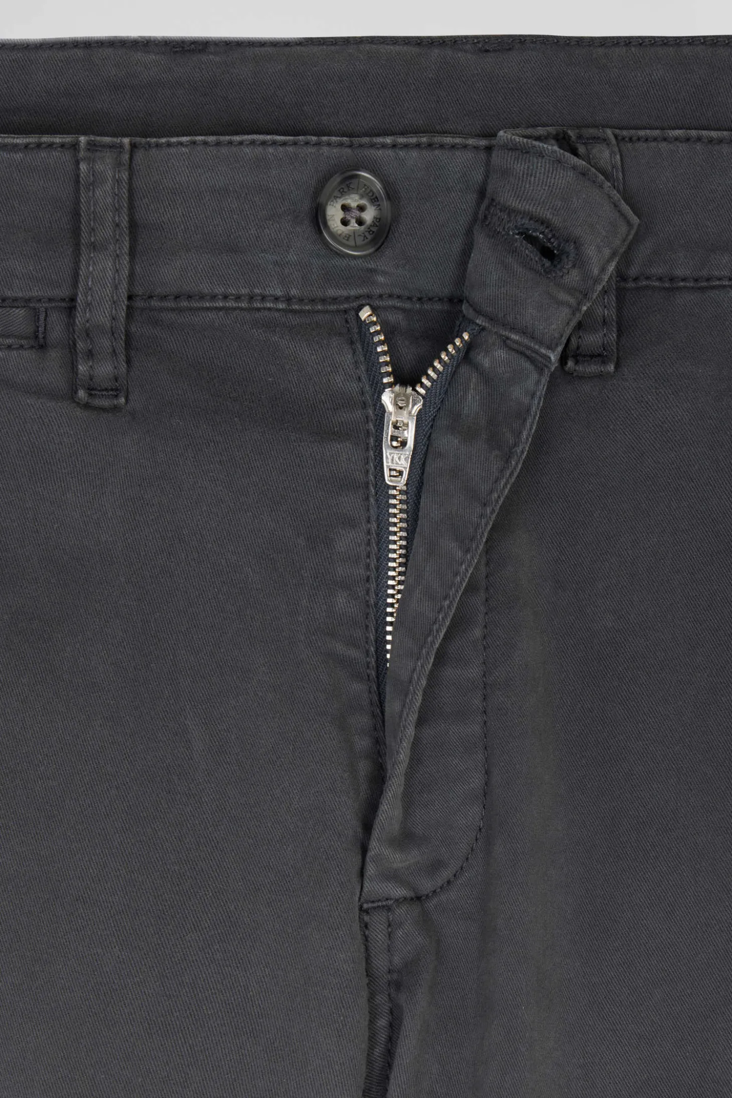 Pantalon chino gris anthracite en gabardine de coton stretch coupe Regular