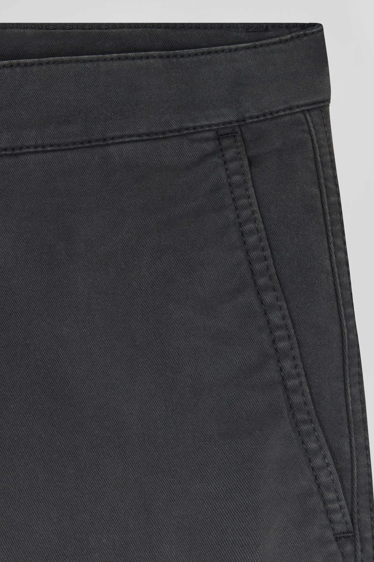 Pantalon chino gris anthracite en gabardine de coton stretch coupe Regular