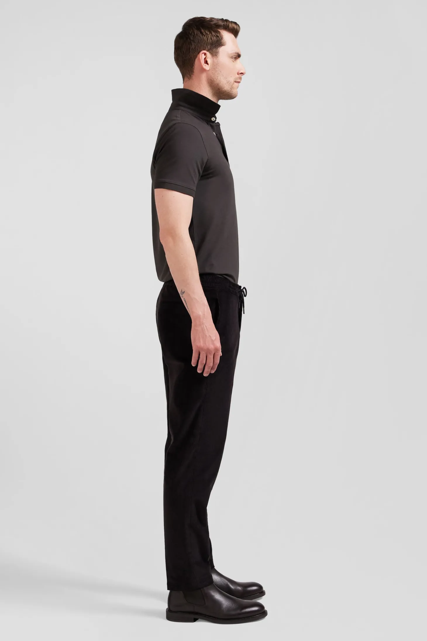 Pantalon en velours côtelé marron taille élastiquée coupe Modern