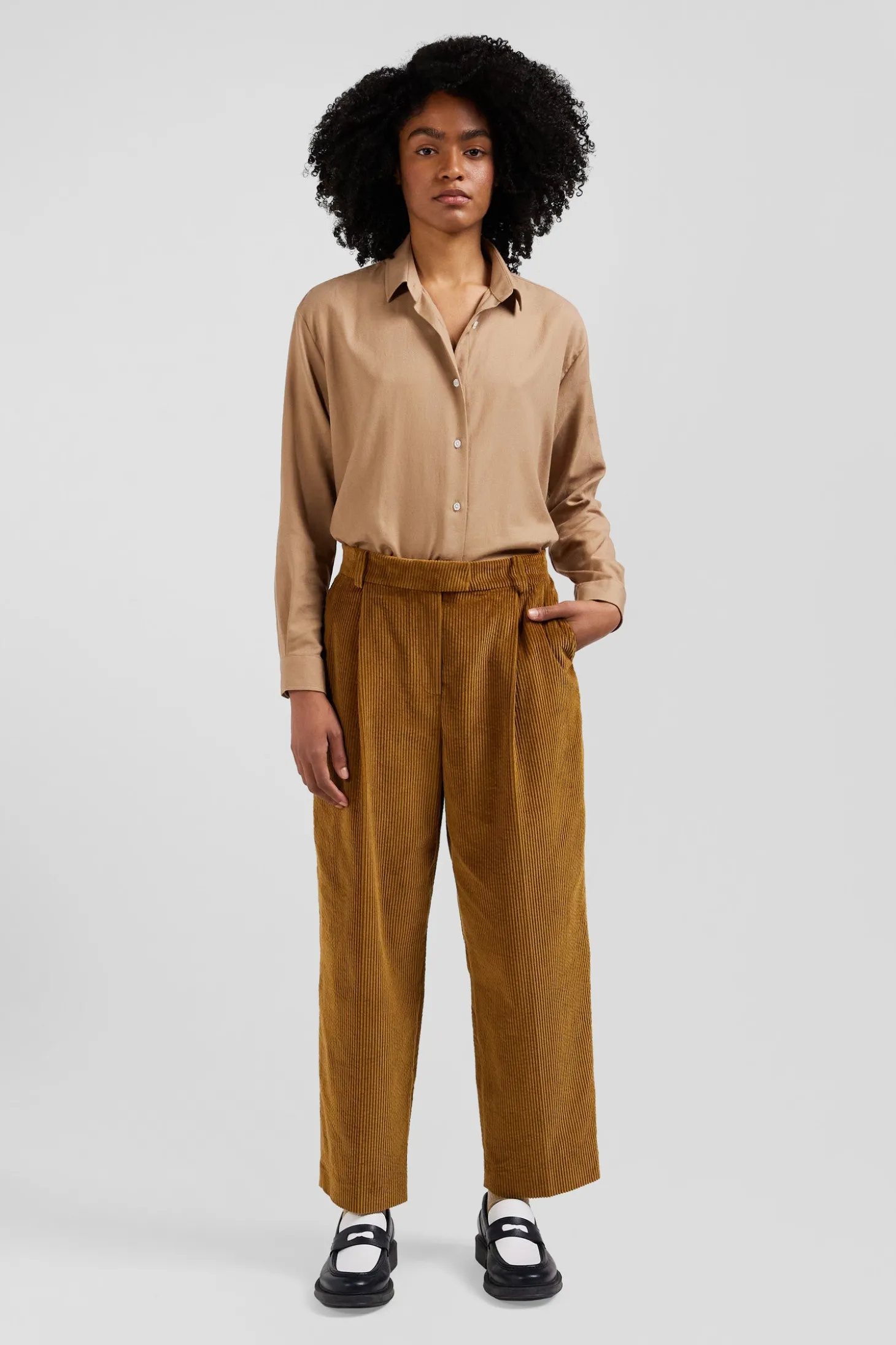Pantalon en velours côtelé camel à carreaux coupe Modern
