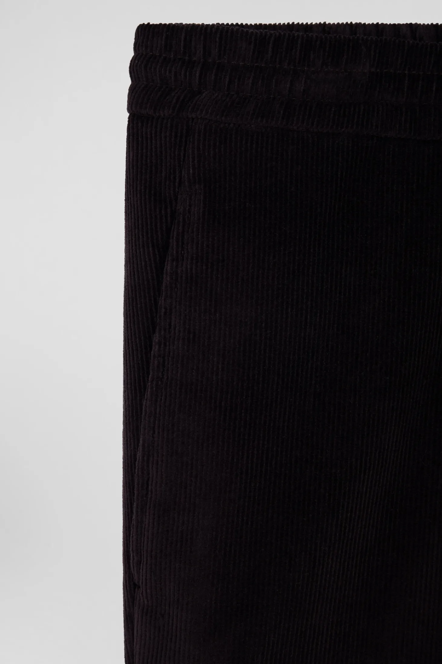 Pantalon en velours côtelé marron taille élastiquée coupe Modern