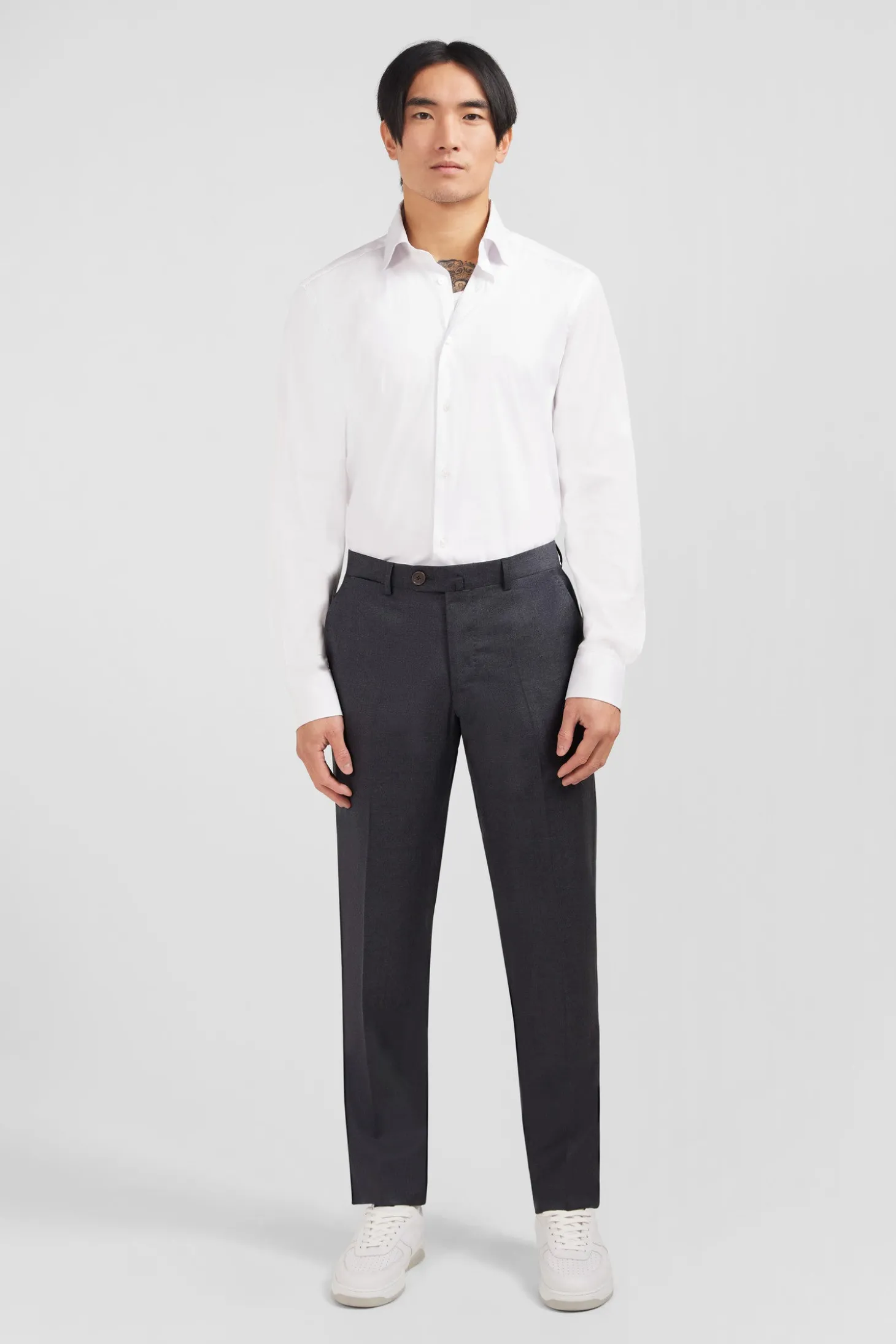Pantalon regular gris en laine à plis cassés