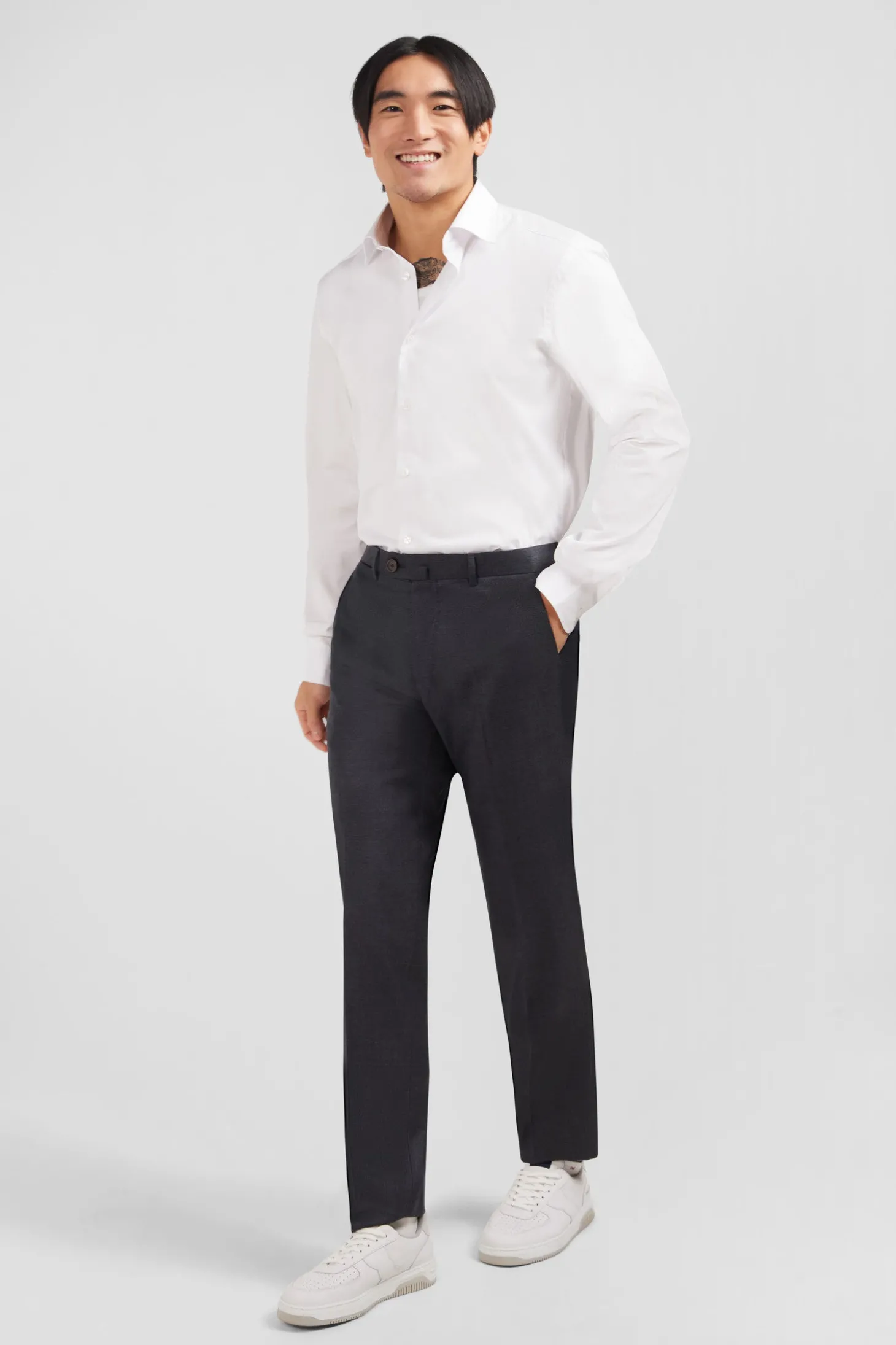 Pantalon regular gris en laine à plis cassés