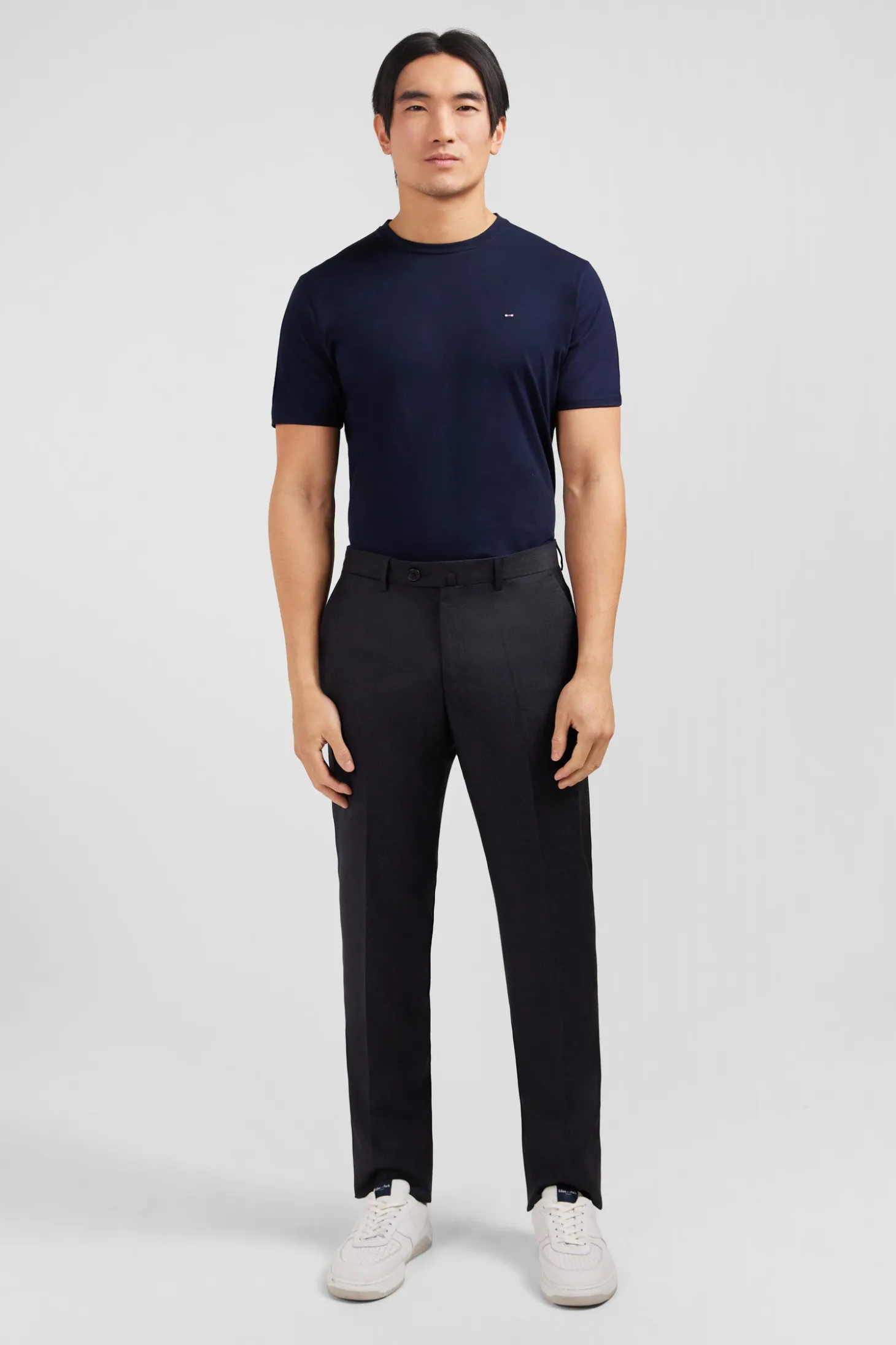 Pantalon regular gris foncé en laine à plis cassés
