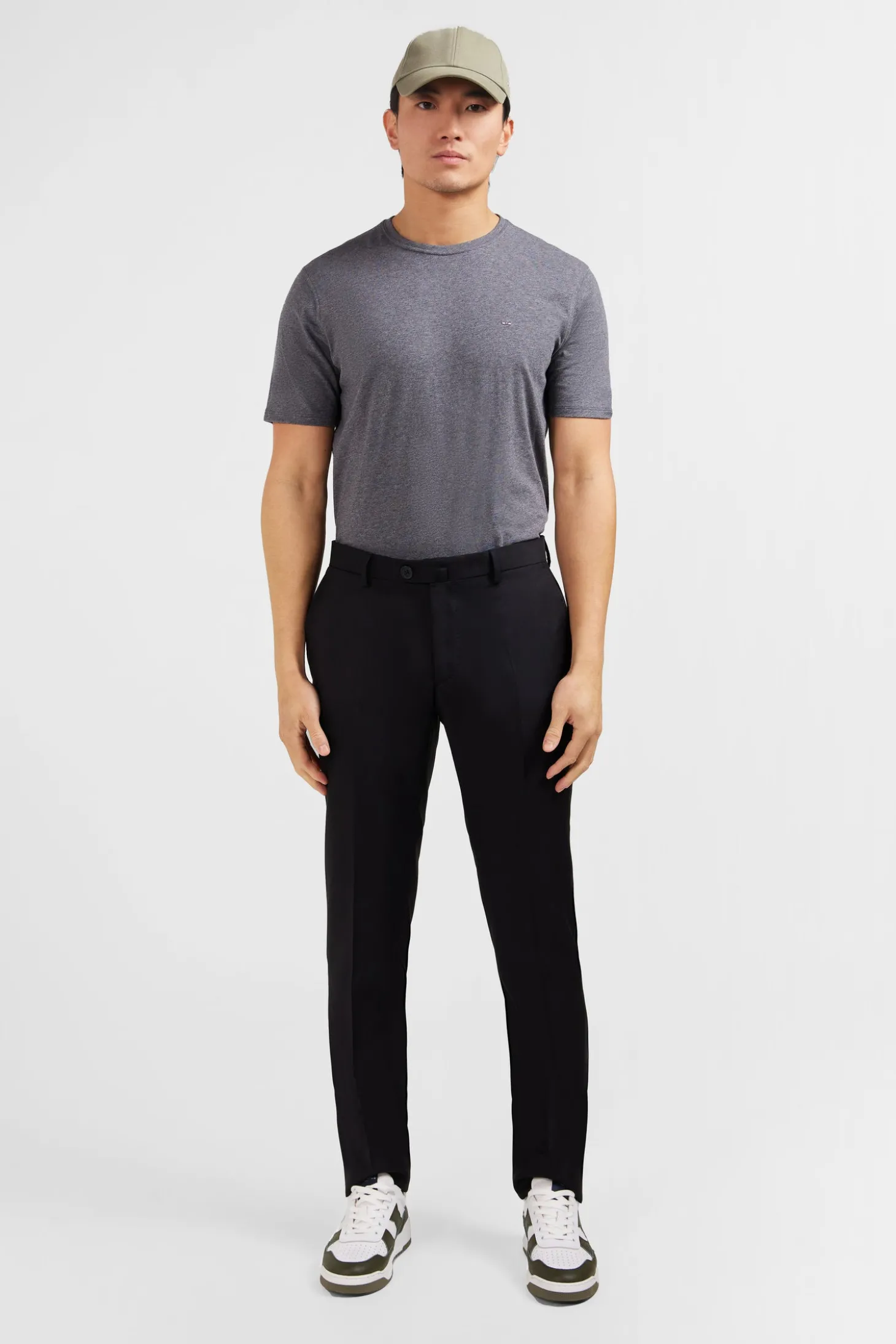 Pantalon slim noir en laine à plis cassés