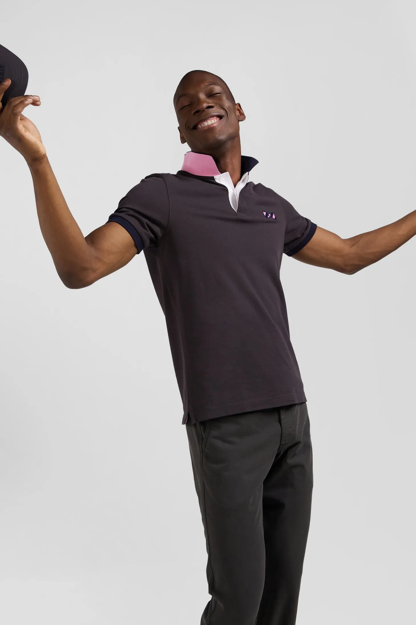 Polo manches courtes en piqué coton marron broderie cerclée coupe Regular