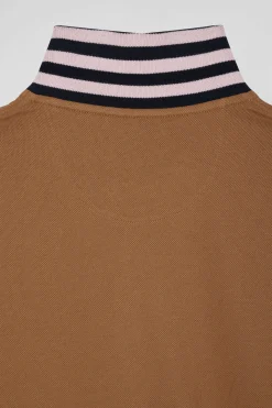 Polo manches courtes en piqué coton camel détails contrastés coupe Regular