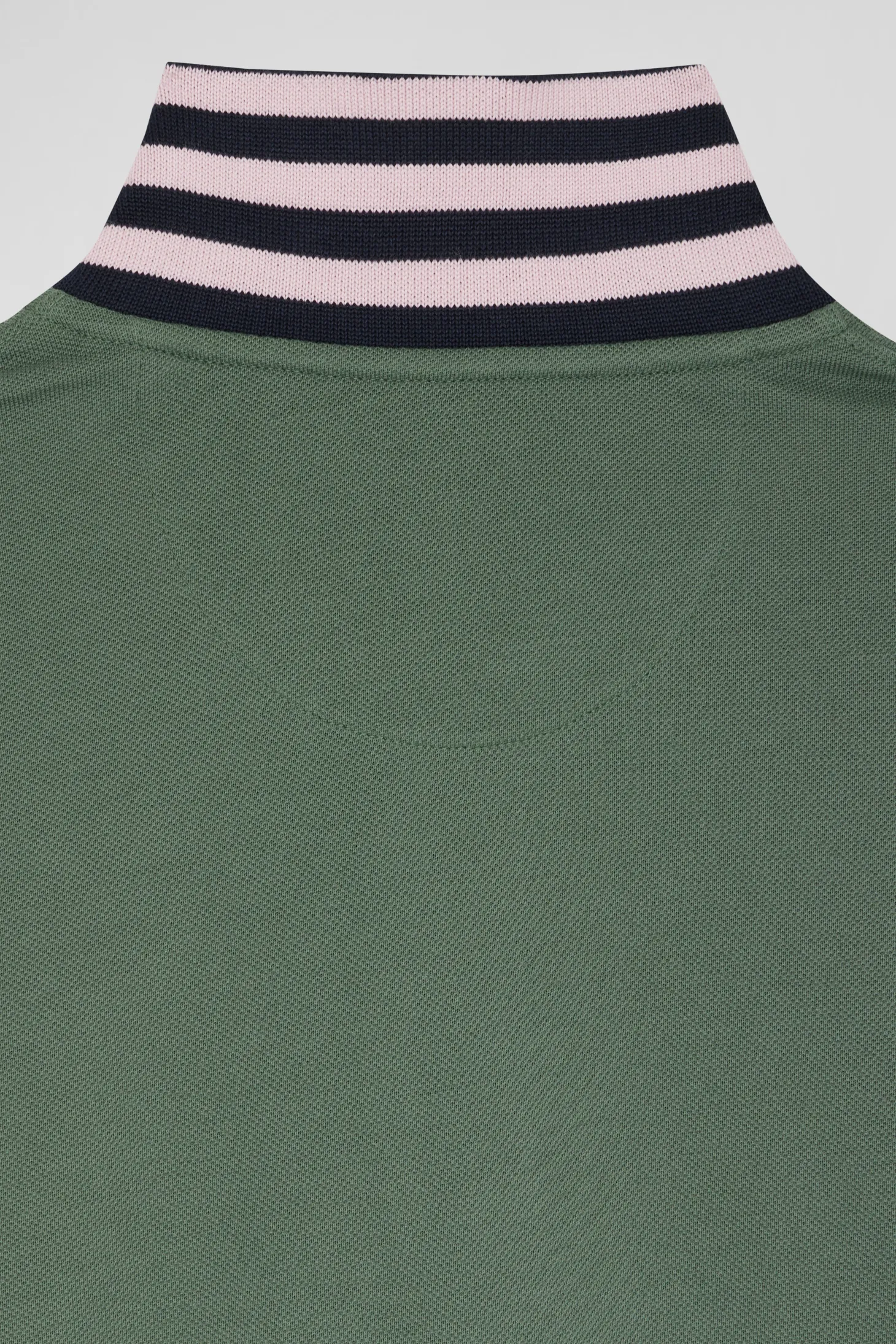 Polo manches courtes en piqué coton vert détails contrastés coupe Regular