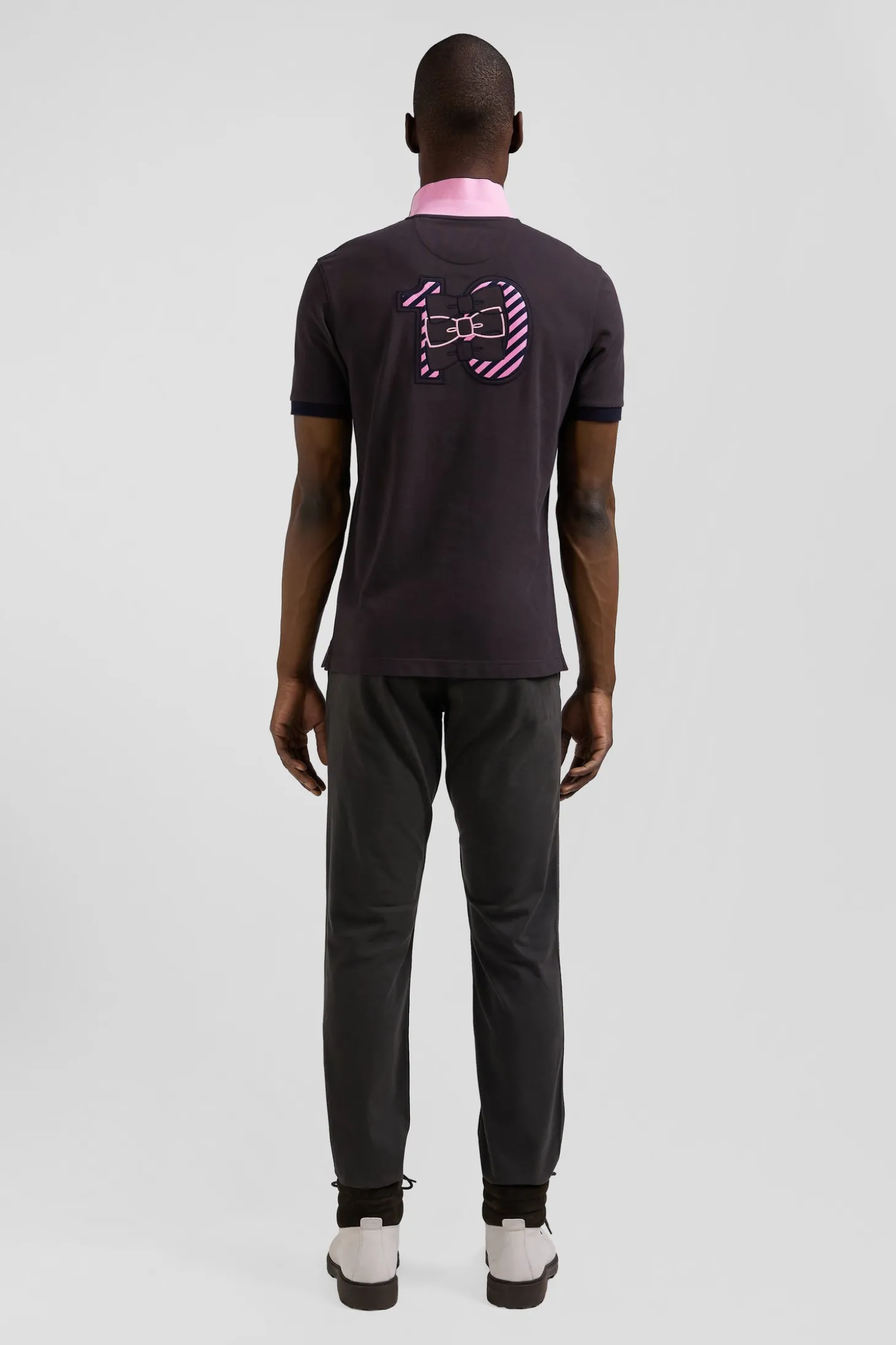 Polo manches courtes en piqué coton marron broderie cerclée coupe Regular
