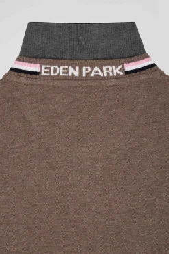 Polo manches longues en piqué coton marron écusson gomme coupe Regular