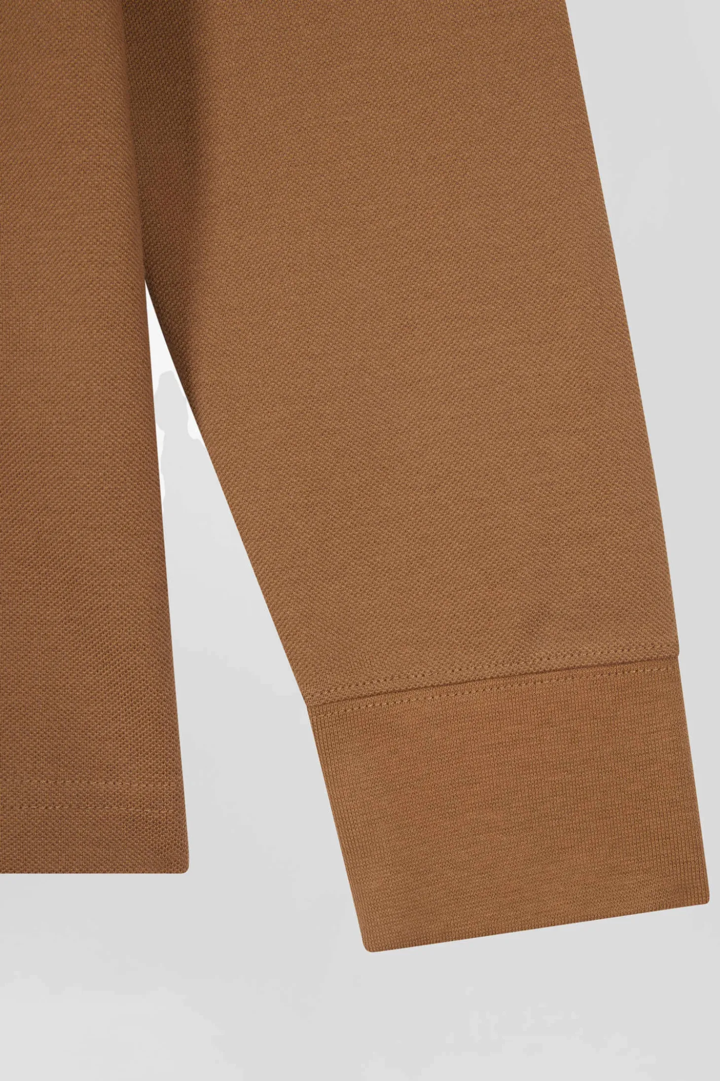 Polo manches longues en piqué coton camel col cerclé coupe Regular